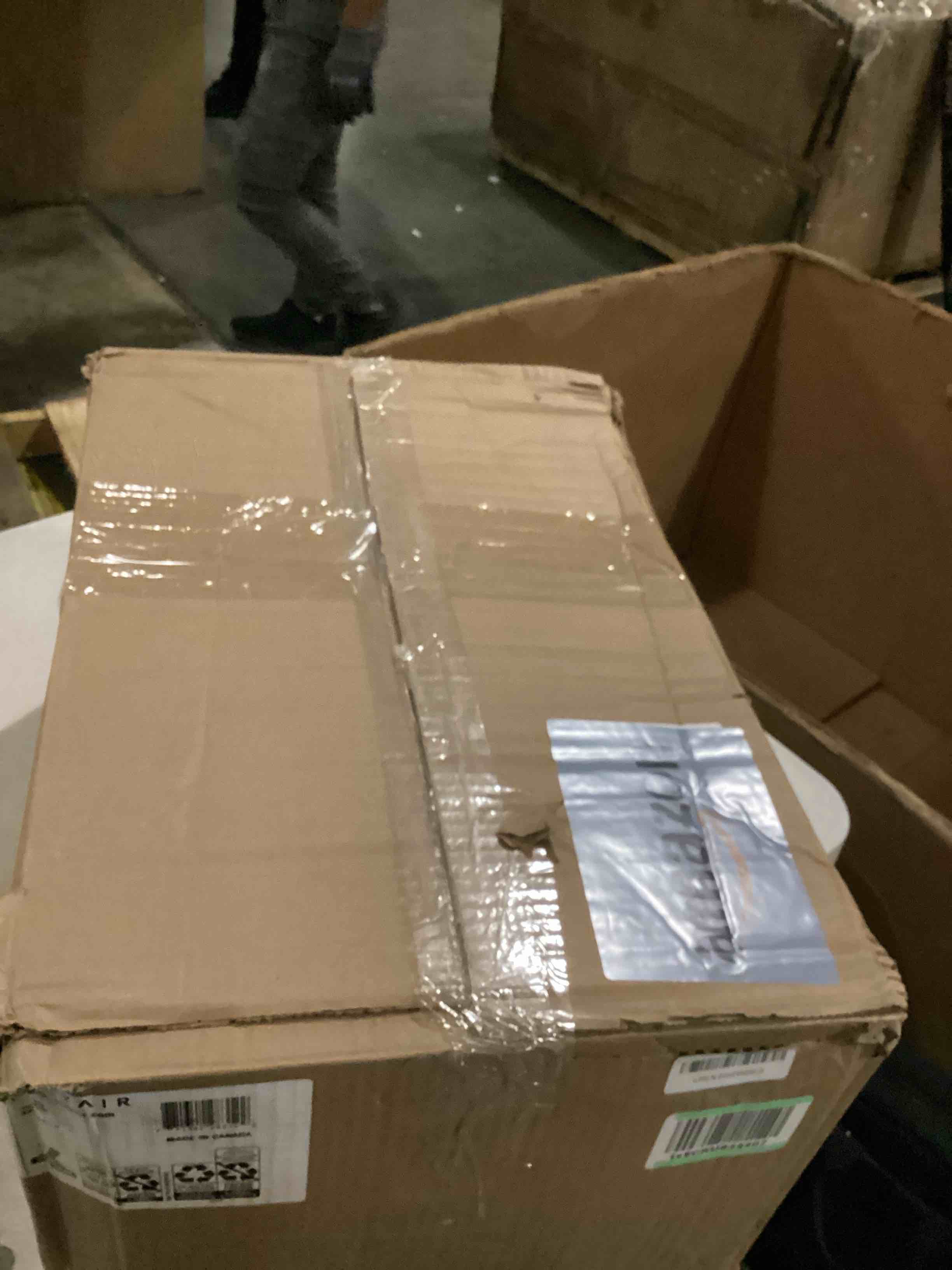 https://s3.amazonaws.com/lotting-images-prod/bidfta/YEL6712073_1730830833138.jpeg