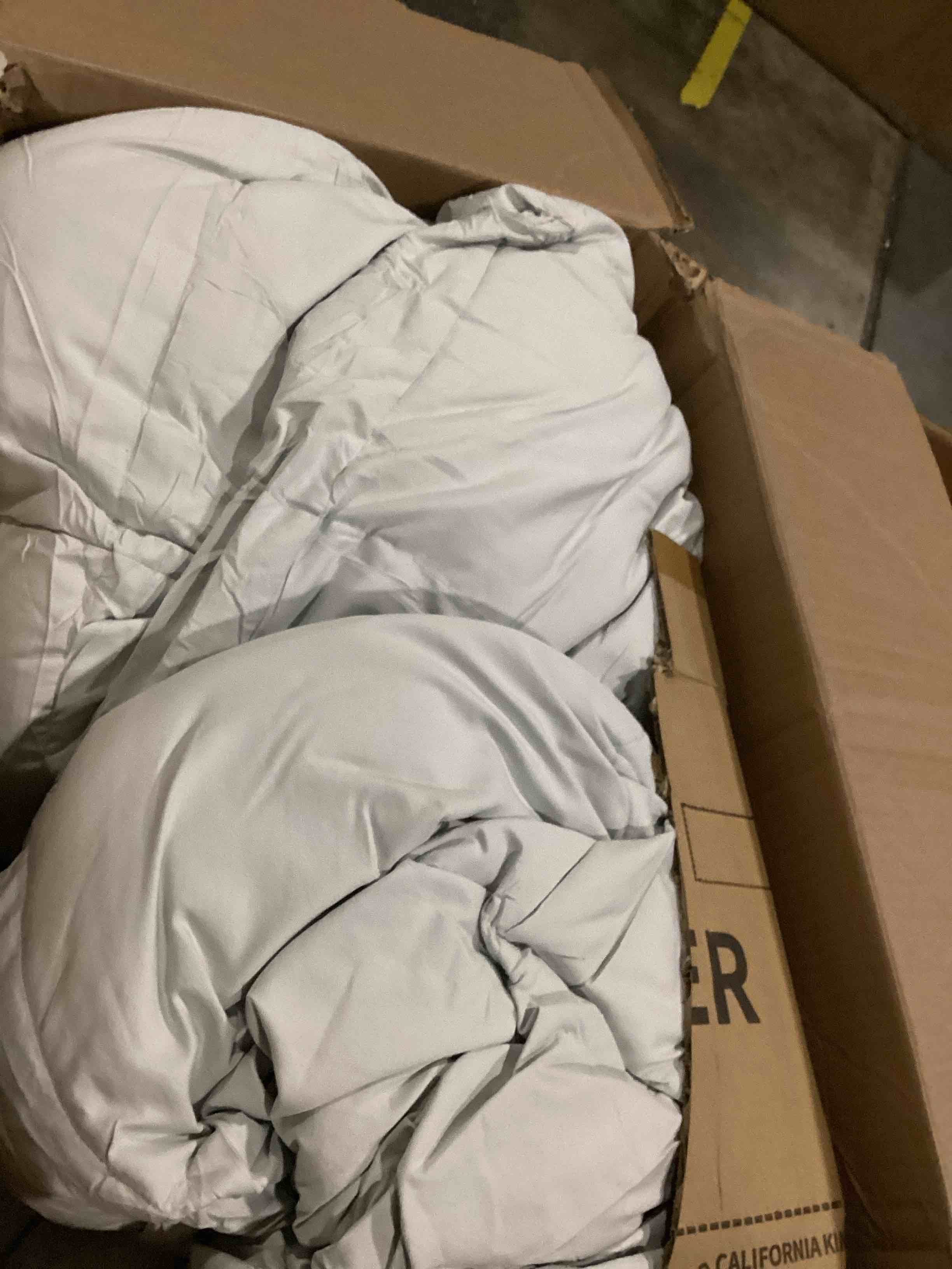 https://s3.amazonaws.com/lotting-images-prod/bidfta/YEL6712073_1730830866843.jpeg
