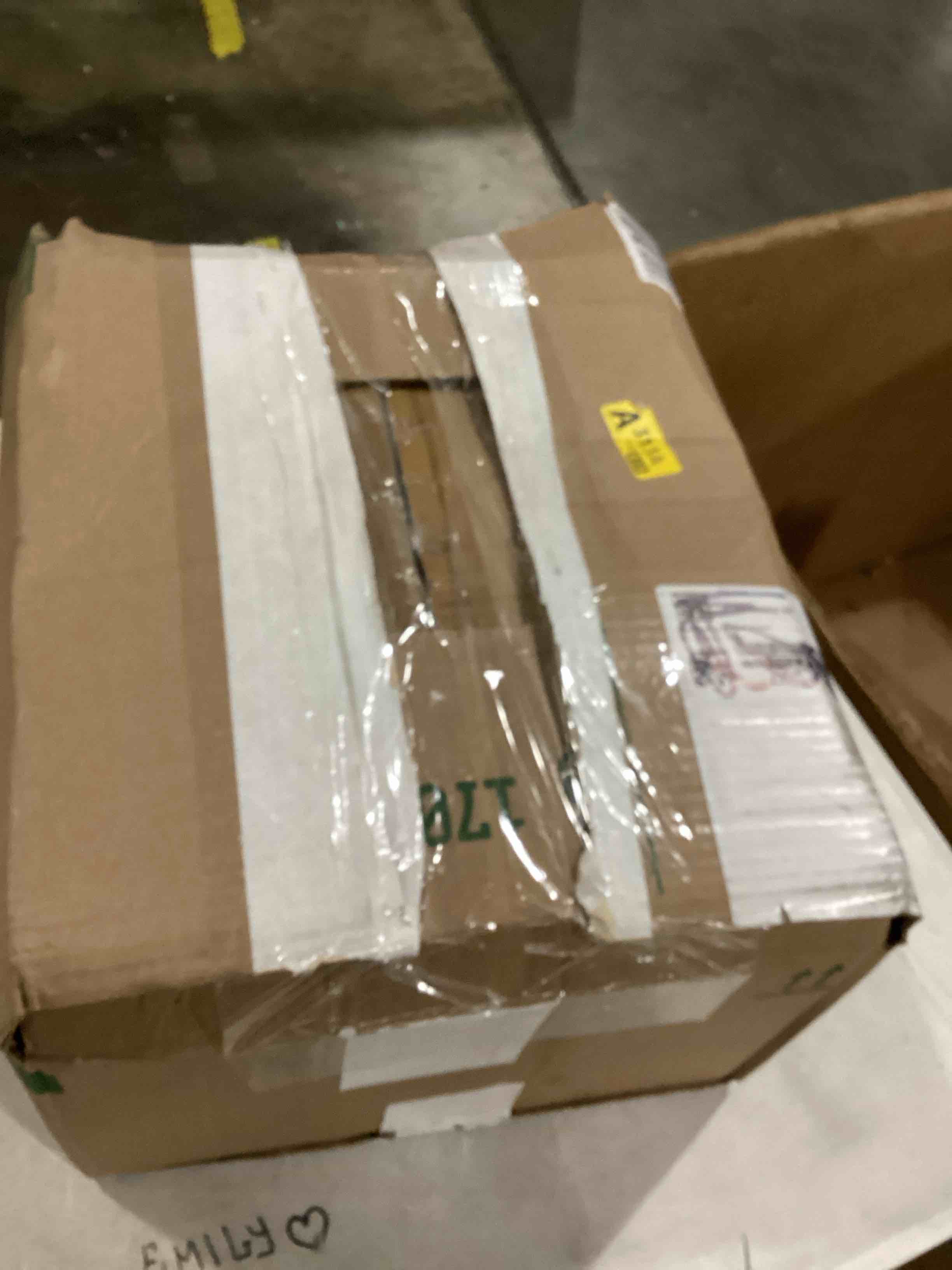 https://s3.amazonaws.com/lotting-images-prod/bidfta/YEL6712201_1730909451017.jpeg