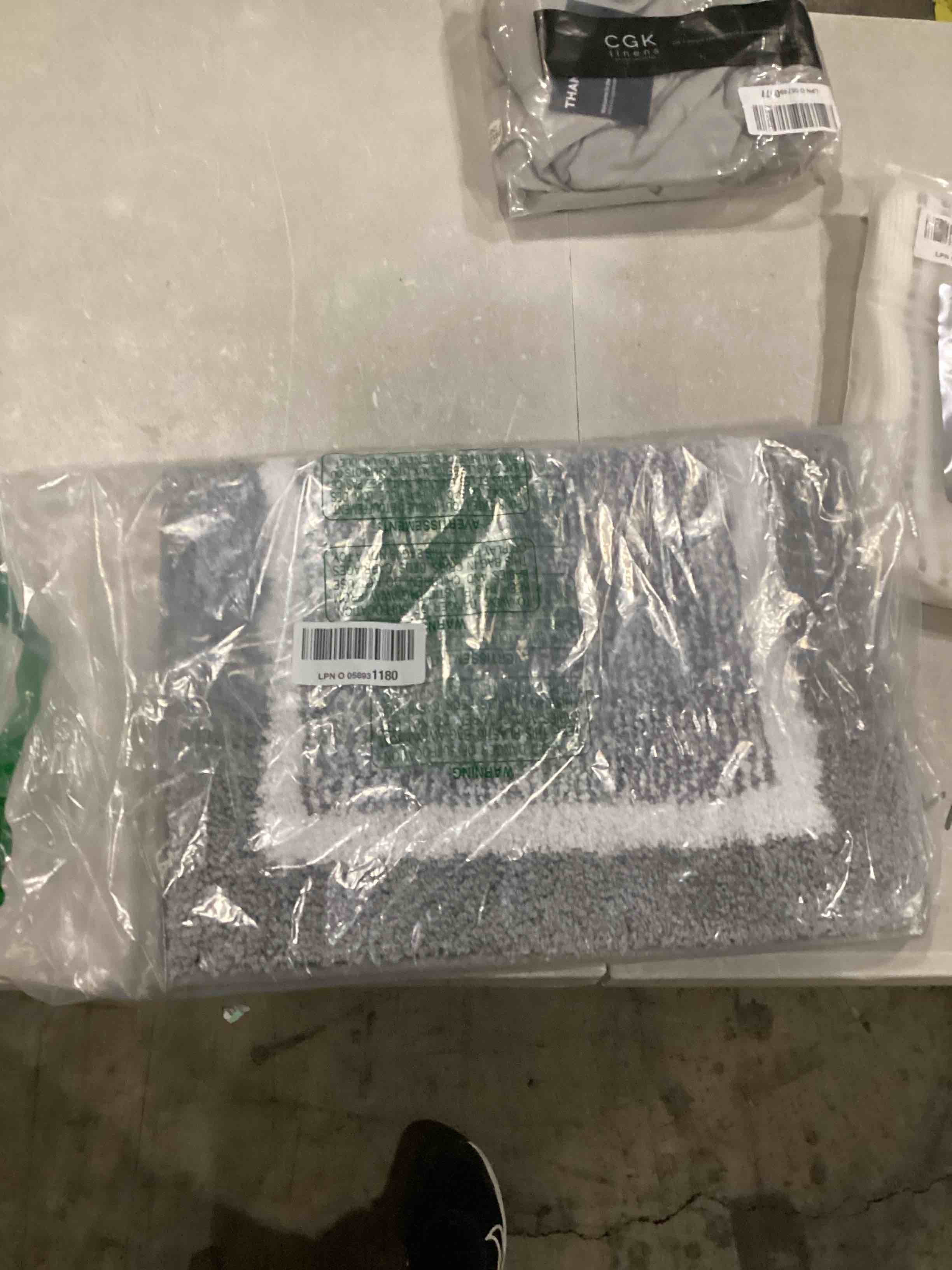 1 Ultra Soft Microfiber Bath Mat, Anti Slip Bath Rug Set, Strong Absorbent, Machine Washable Shower Rugs, Perfect Plush Bathroom Mat for Tub, Shower and Bathroom (L+M, Gray/White) Roll over image to zoom in 2 Pack Ultra Soft Microfiber Bath Mat, Anti Slip Bath Rug Set, Strong Absorbent, Machine Washable Shower Rugs, Perfect Plush Bathroom Mat for Tub, Shower and Bathroom (L+M, Gray/White)