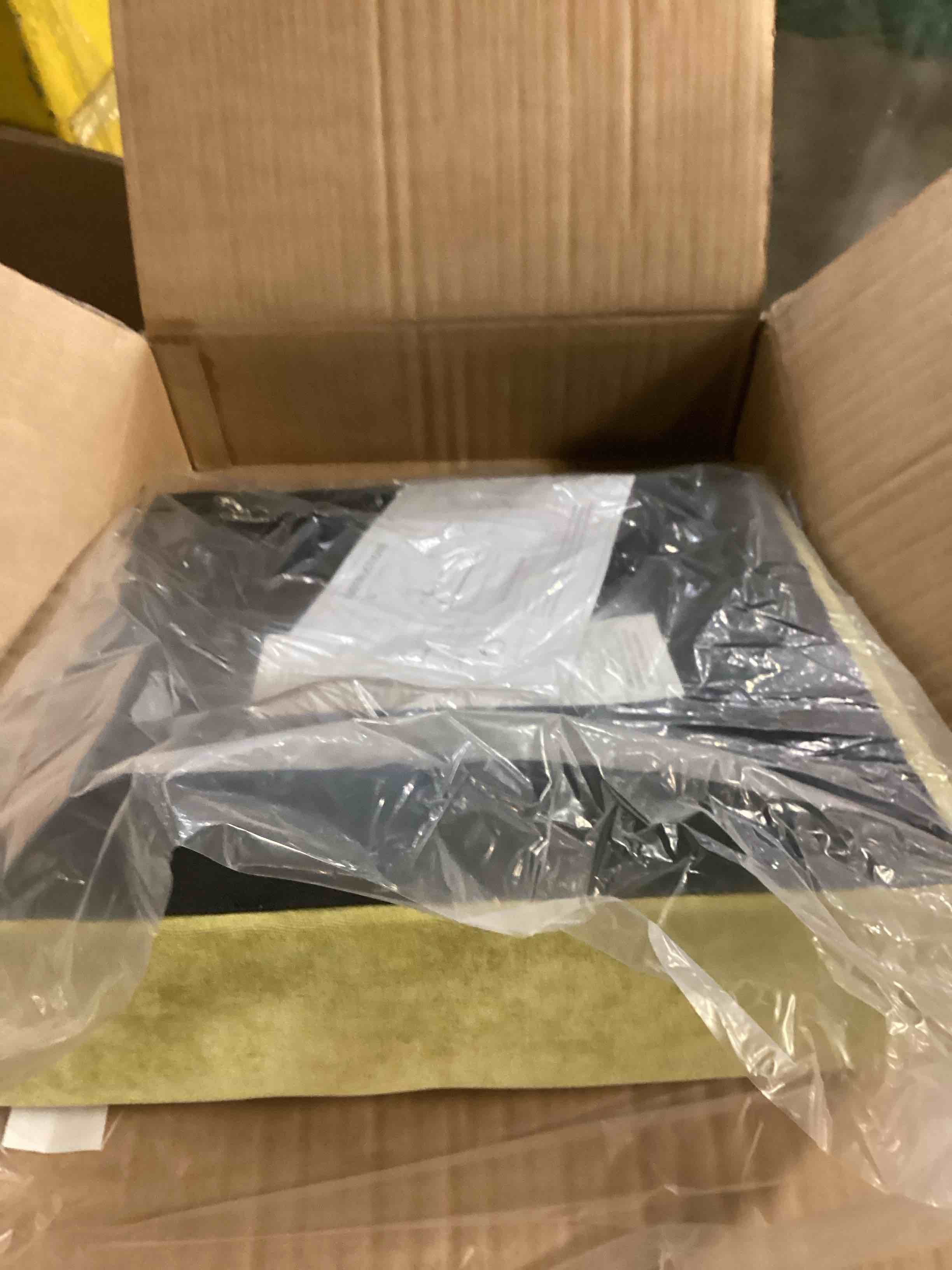 https://s3.amazonaws.com/lotting-images-prod/bidfta/YEL6713273_1731420534163.jpeg