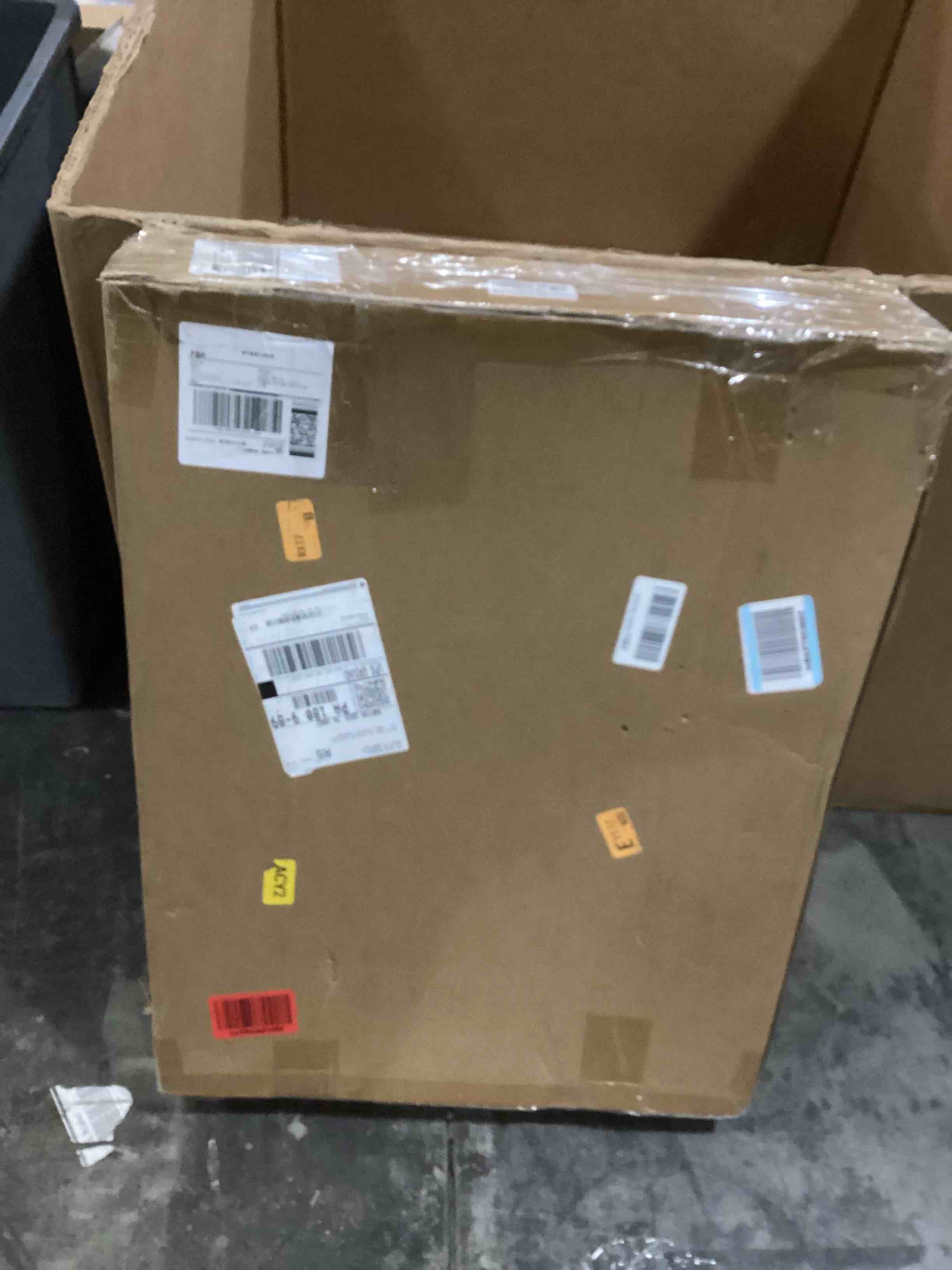 https://s3.amazonaws.com/lotting-images-prod/bidfta/YEL6715460_1733240501376.jpeg