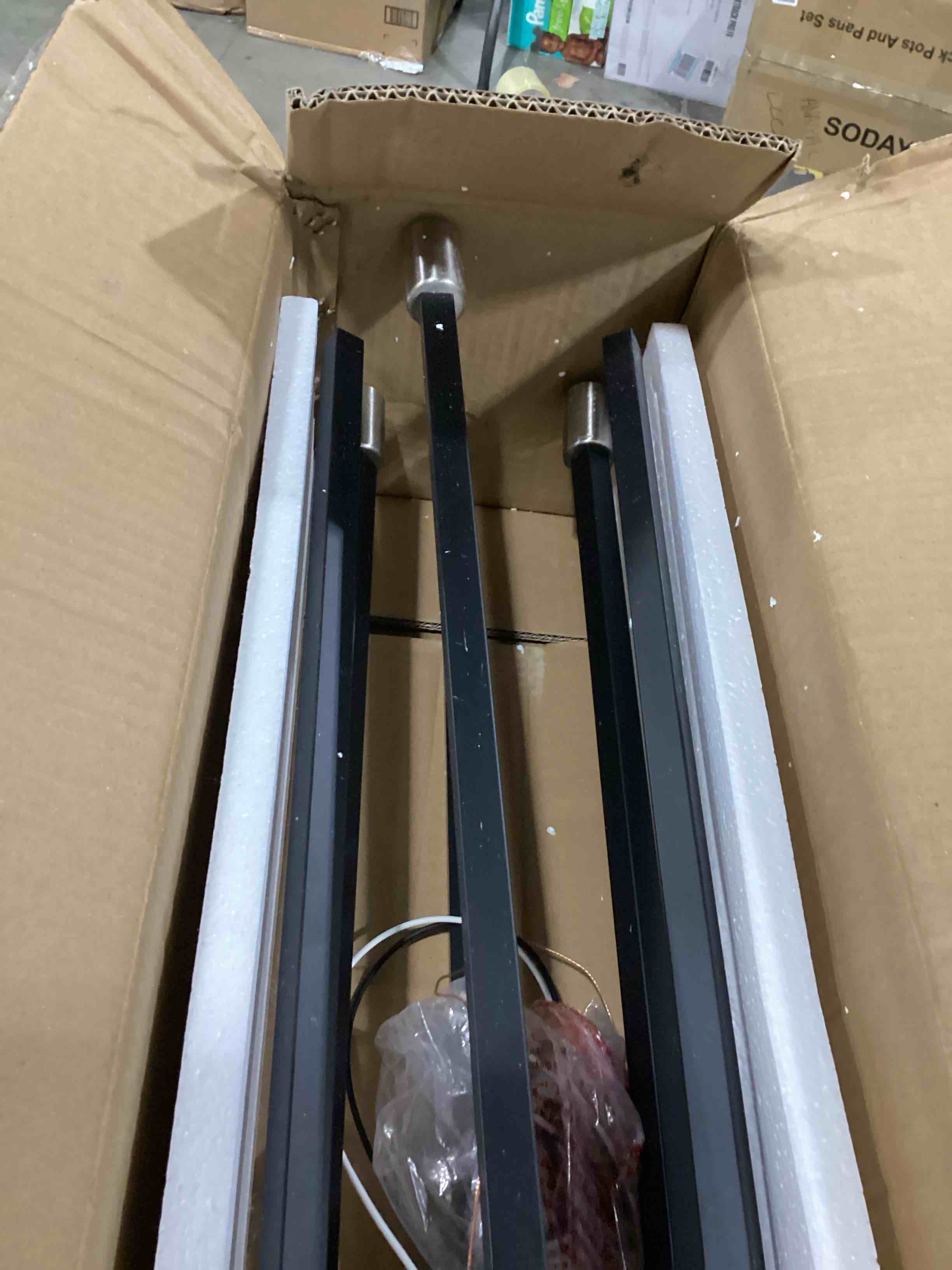 https://s3.amazonaws.com/lotting-images-prod/bidfta/YEL6715923_1733841589140.jpeg