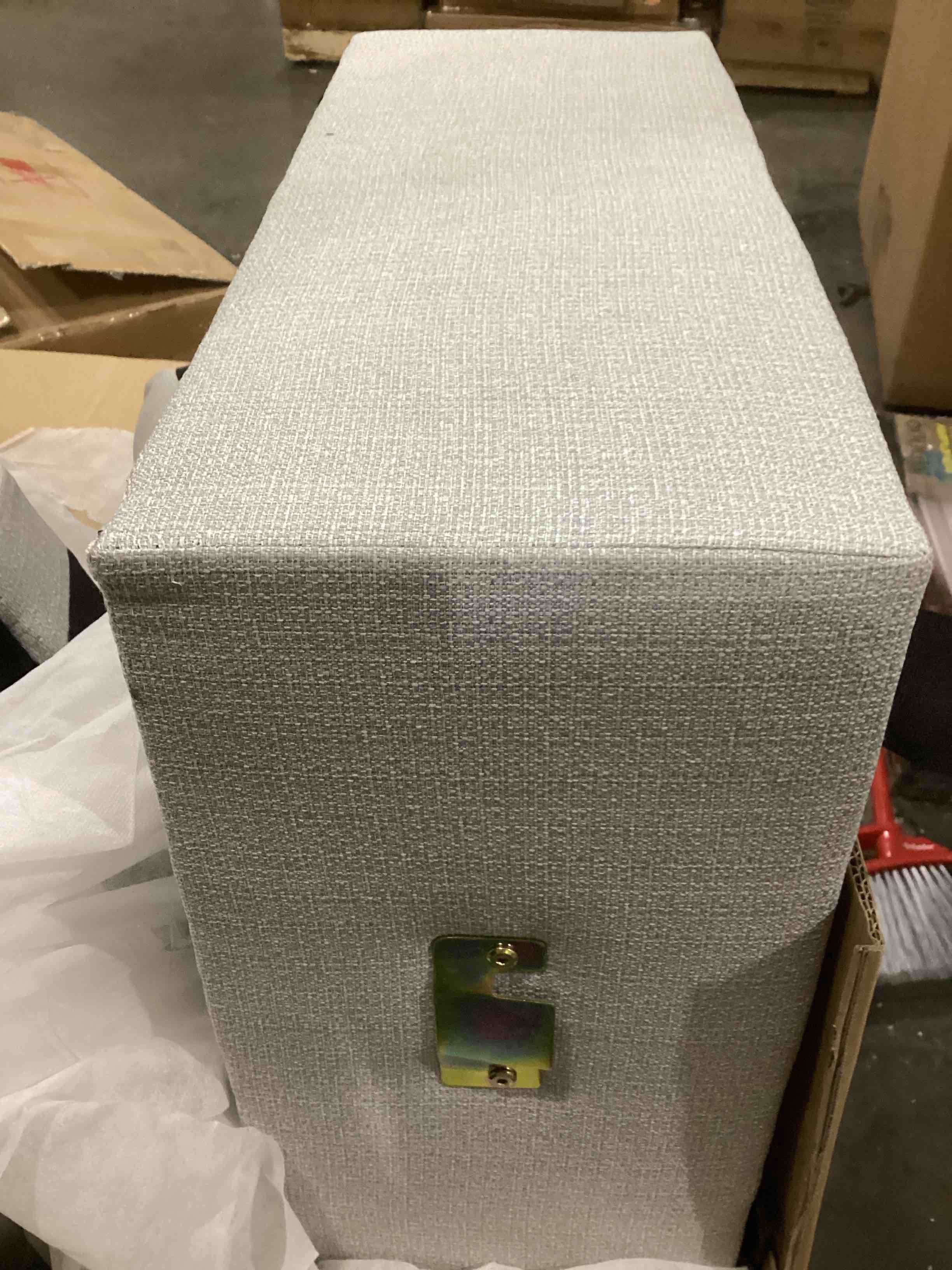 https://s3.amazonaws.com/lotting-images-prod/bidfta/YEL6716466_1734530686882.jpeg