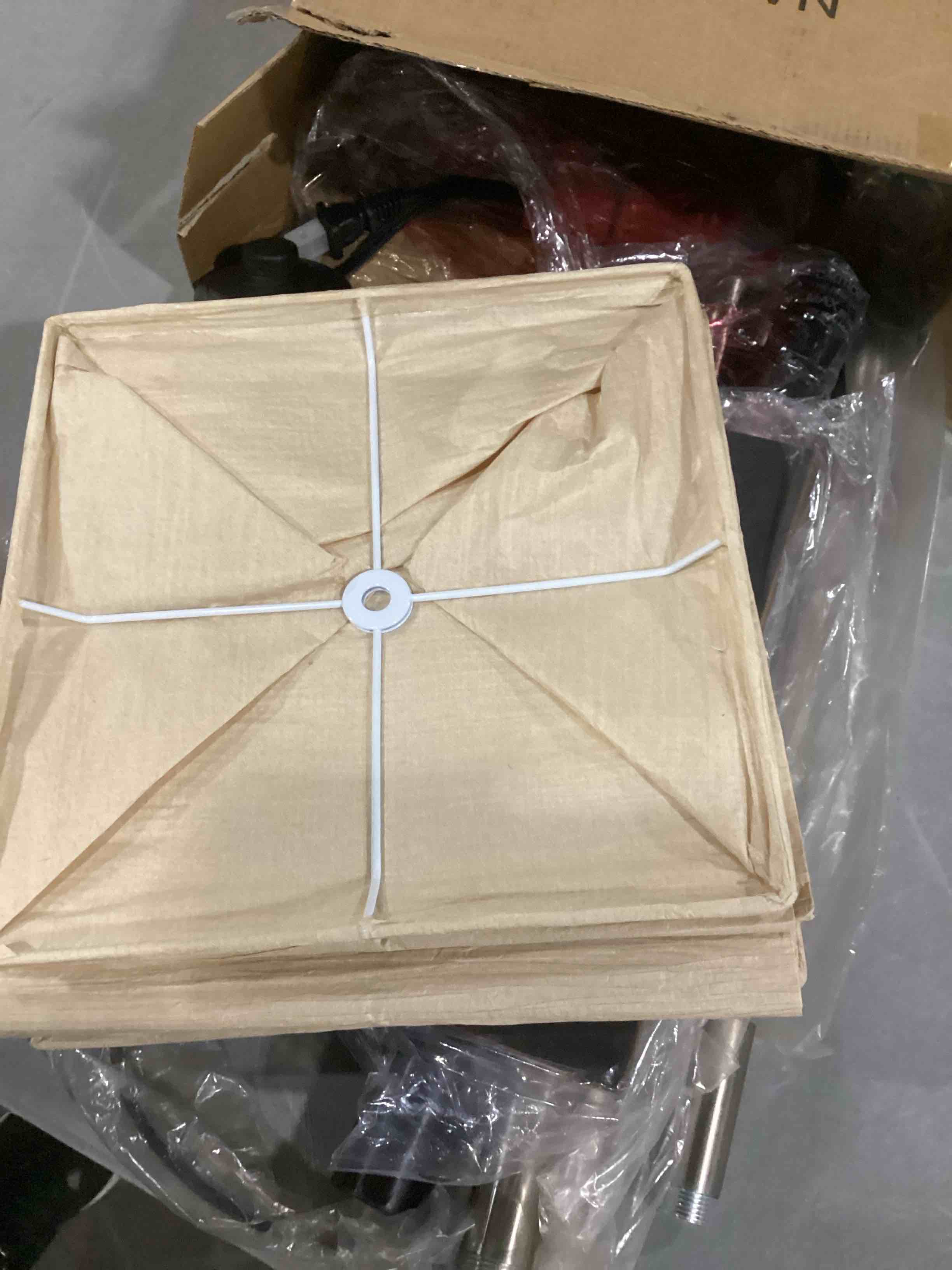https://s3.amazonaws.com/lotting-images-prod/bidfta/YEL6716606_1734957709558.jpeg