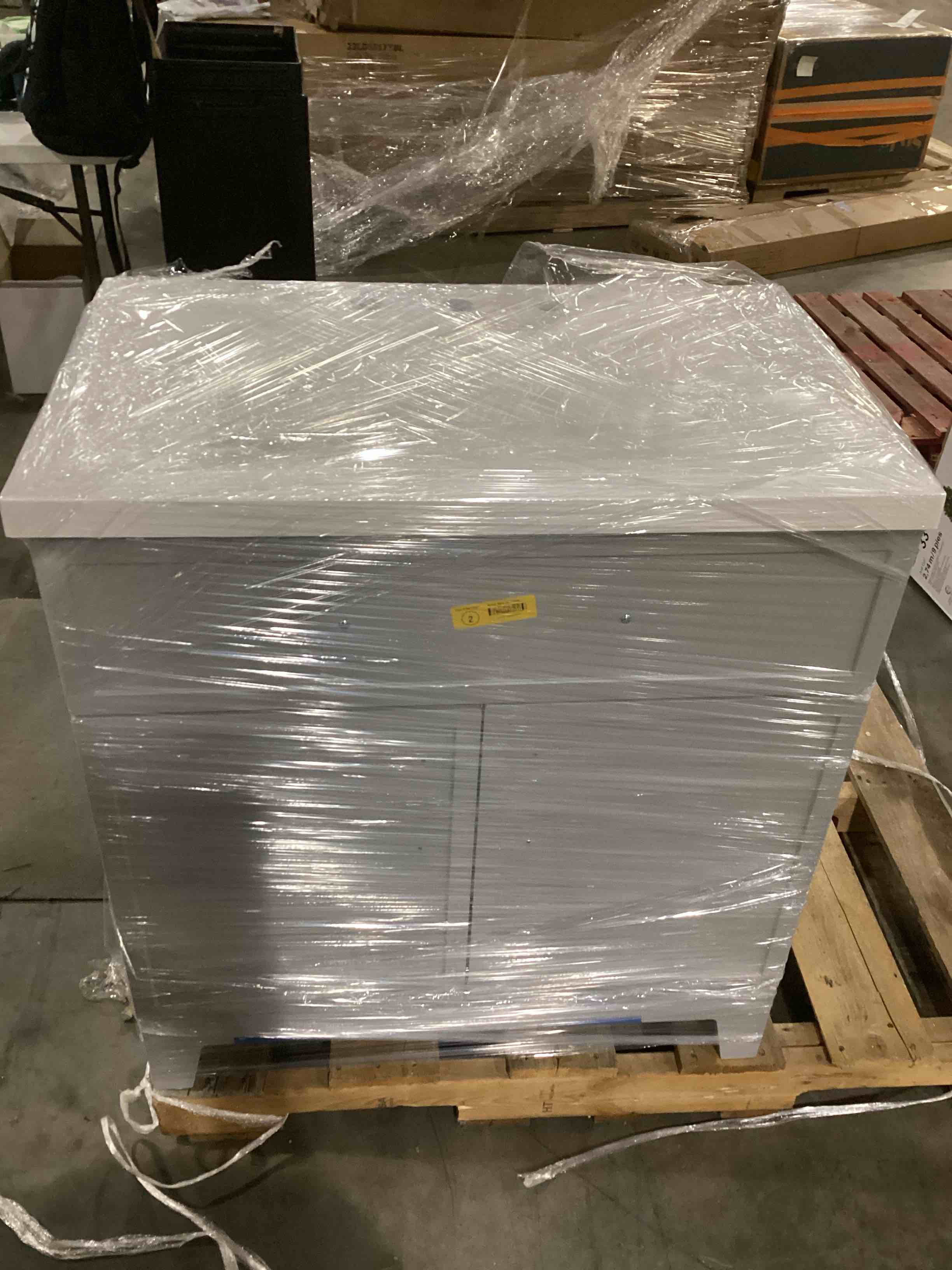 https://s3.amazonaws.com/lotting-images-prod/bidfta/YEL6717079_1736351740096.jpeg