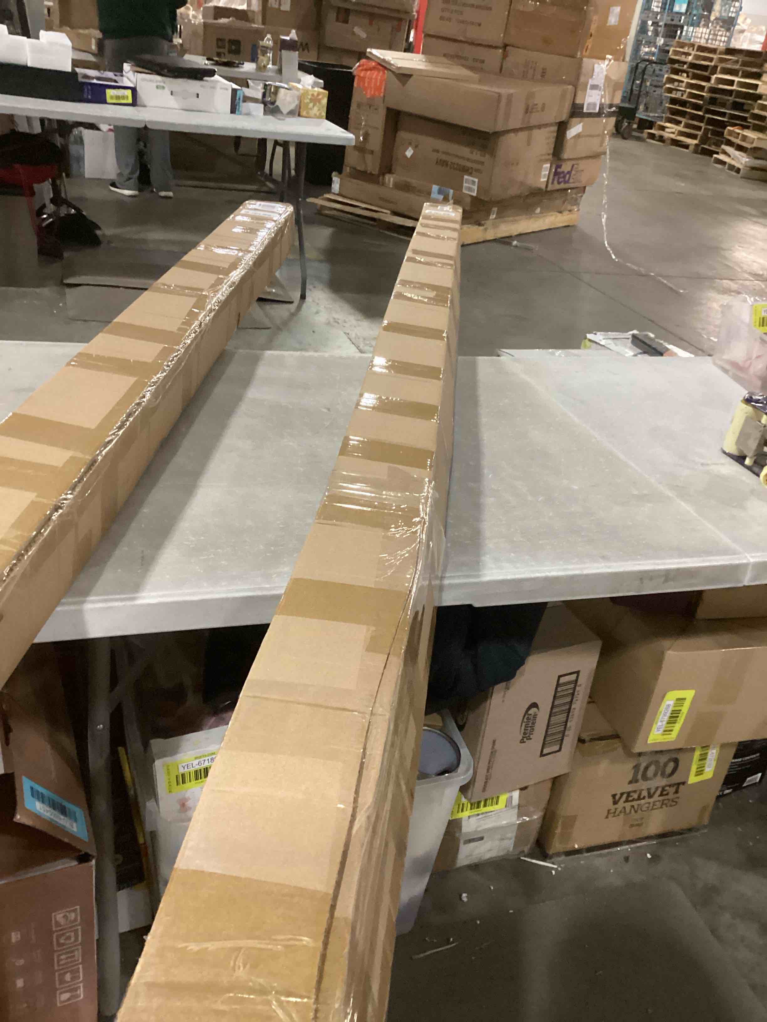 https://s3.amazonaws.com/lotting-images-prod/bidfta/YEL6718801_1734722436418.jpeg