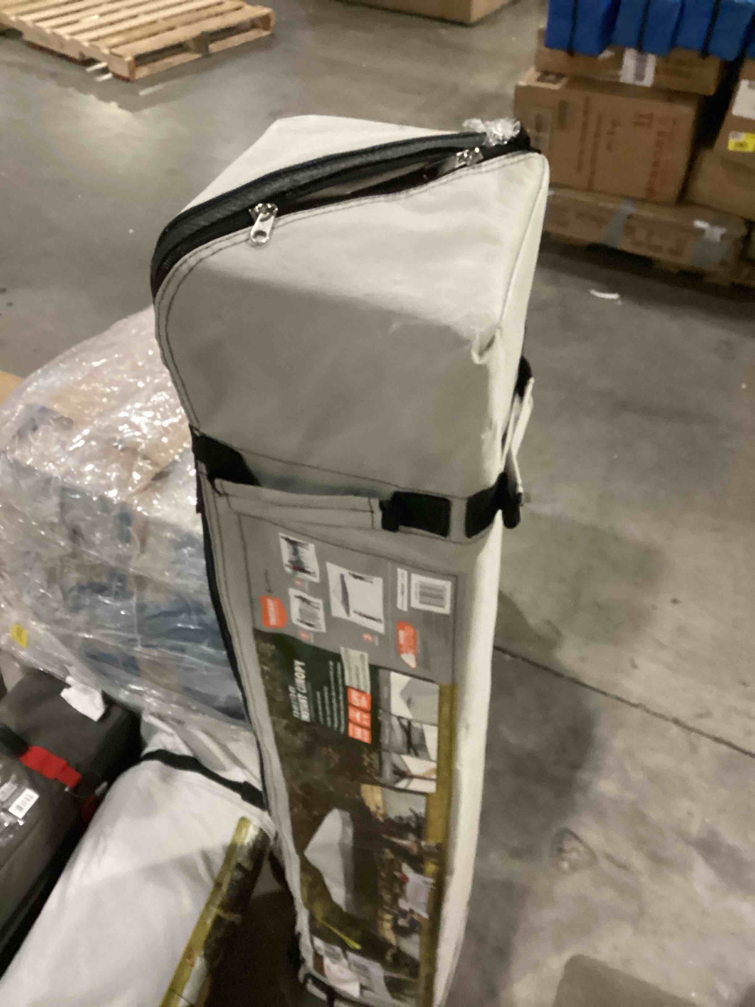 https://s3.amazonaws.com/lotting-images-prod/bidfta/YEL6718935_1735049590478.jpeg
