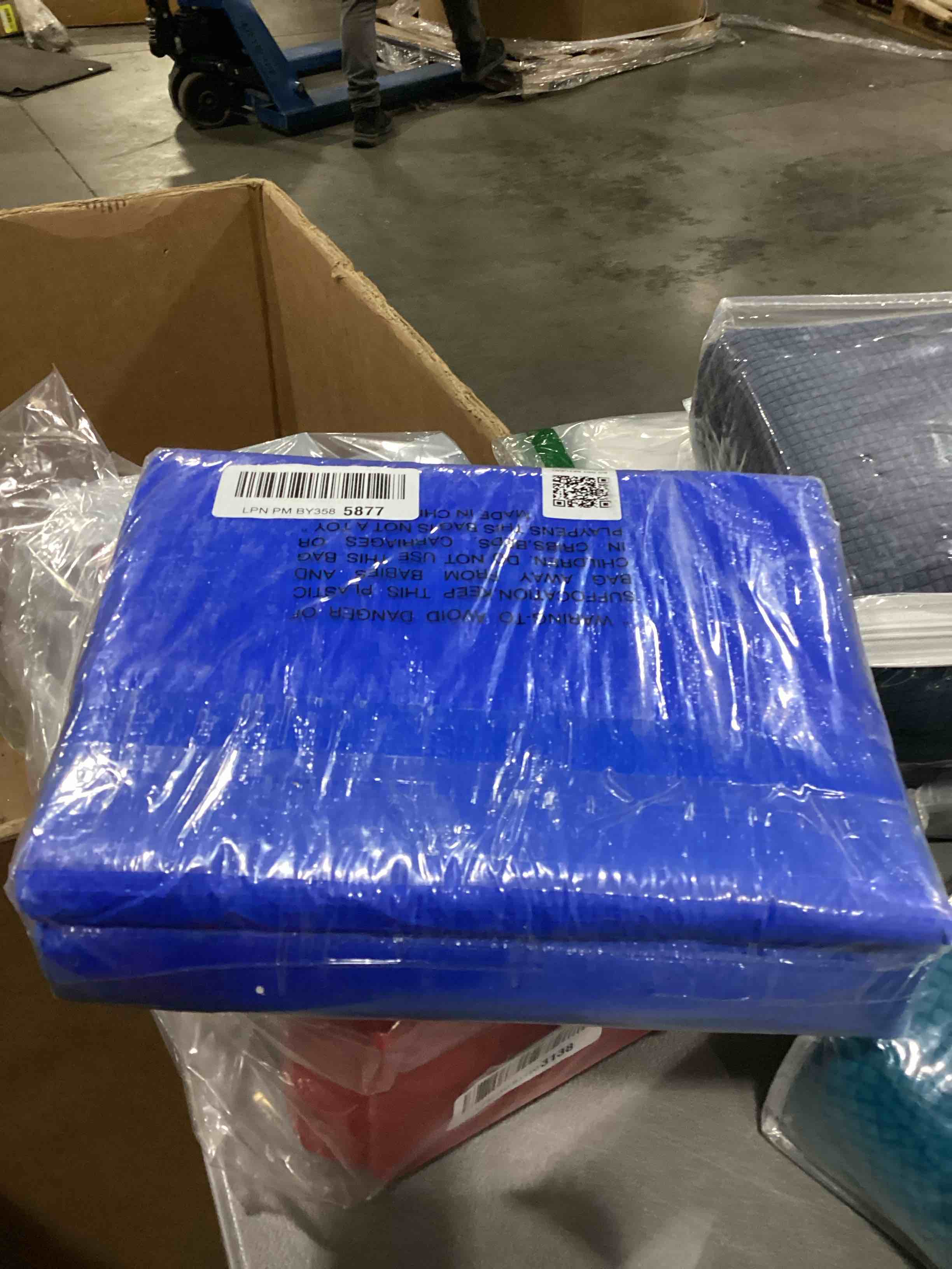 https://s3.amazonaws.com/lotting-images-prod/bidfta/YEL6720007_1733232966798.jpeg