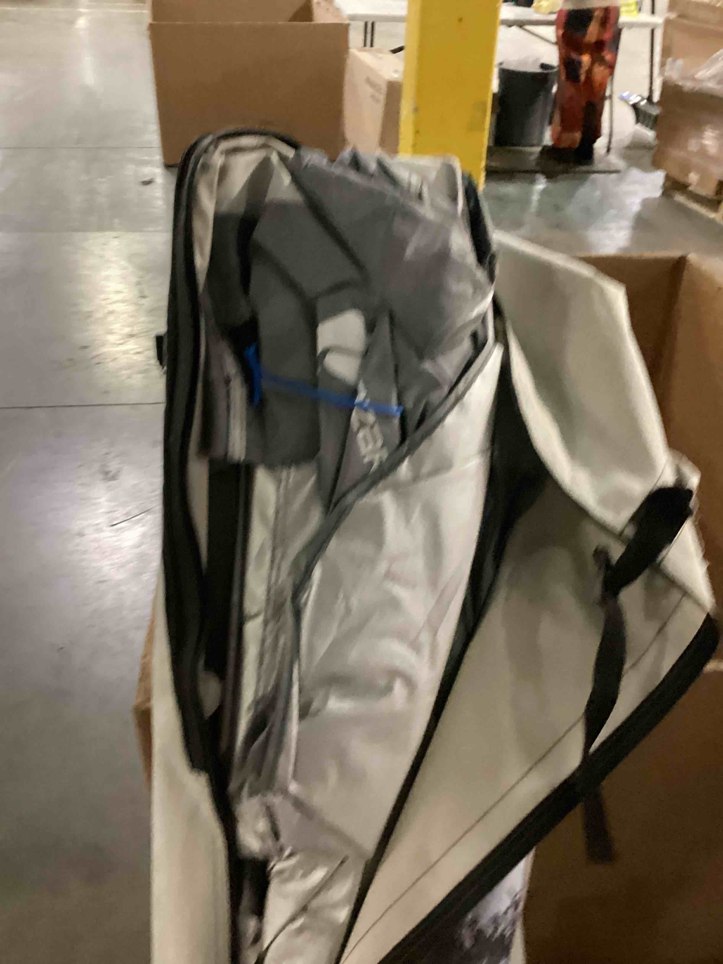 https://s3.amazonaws.com/lotting-images-prod/bidfta/YEL6721188_1736341185911.jpeg