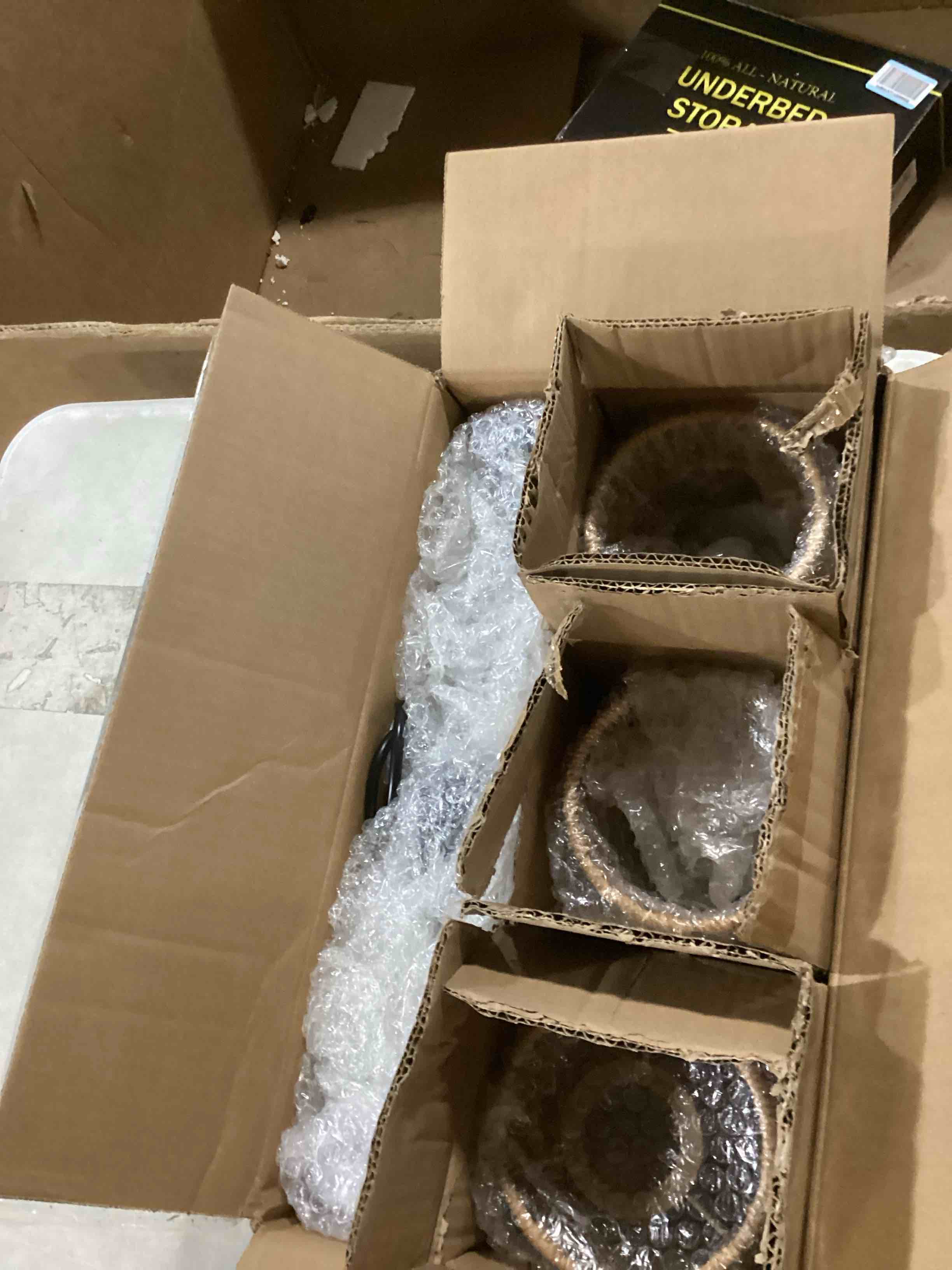 https://s3.amazonaws.com/lotting-images-prod/bidfta/YEL6721960_1732126415497.jpeg