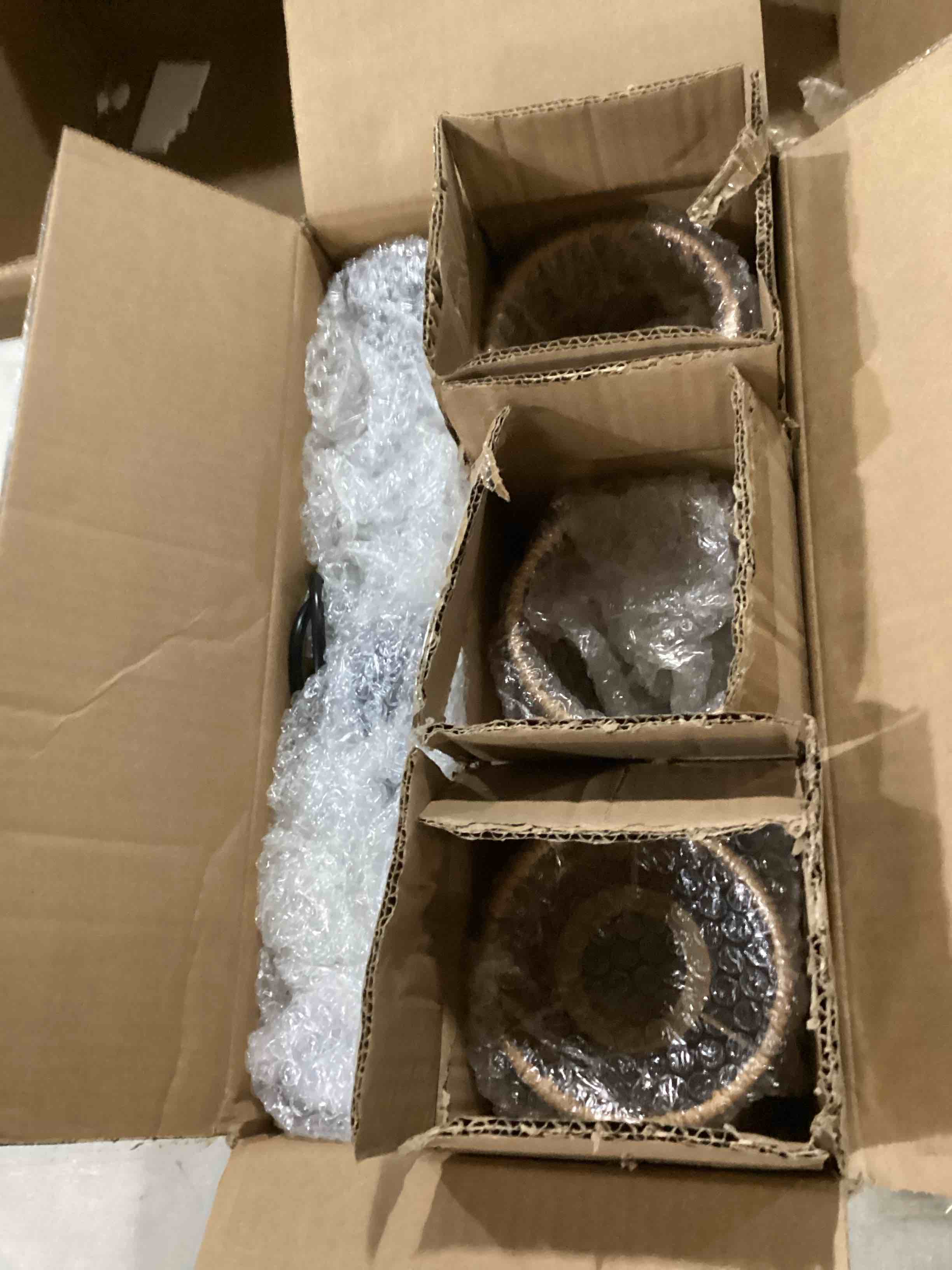 https://s3.amazonaws.com/lotting-images-prod/bidfta/YEL6721960_1732126416576.jpeg