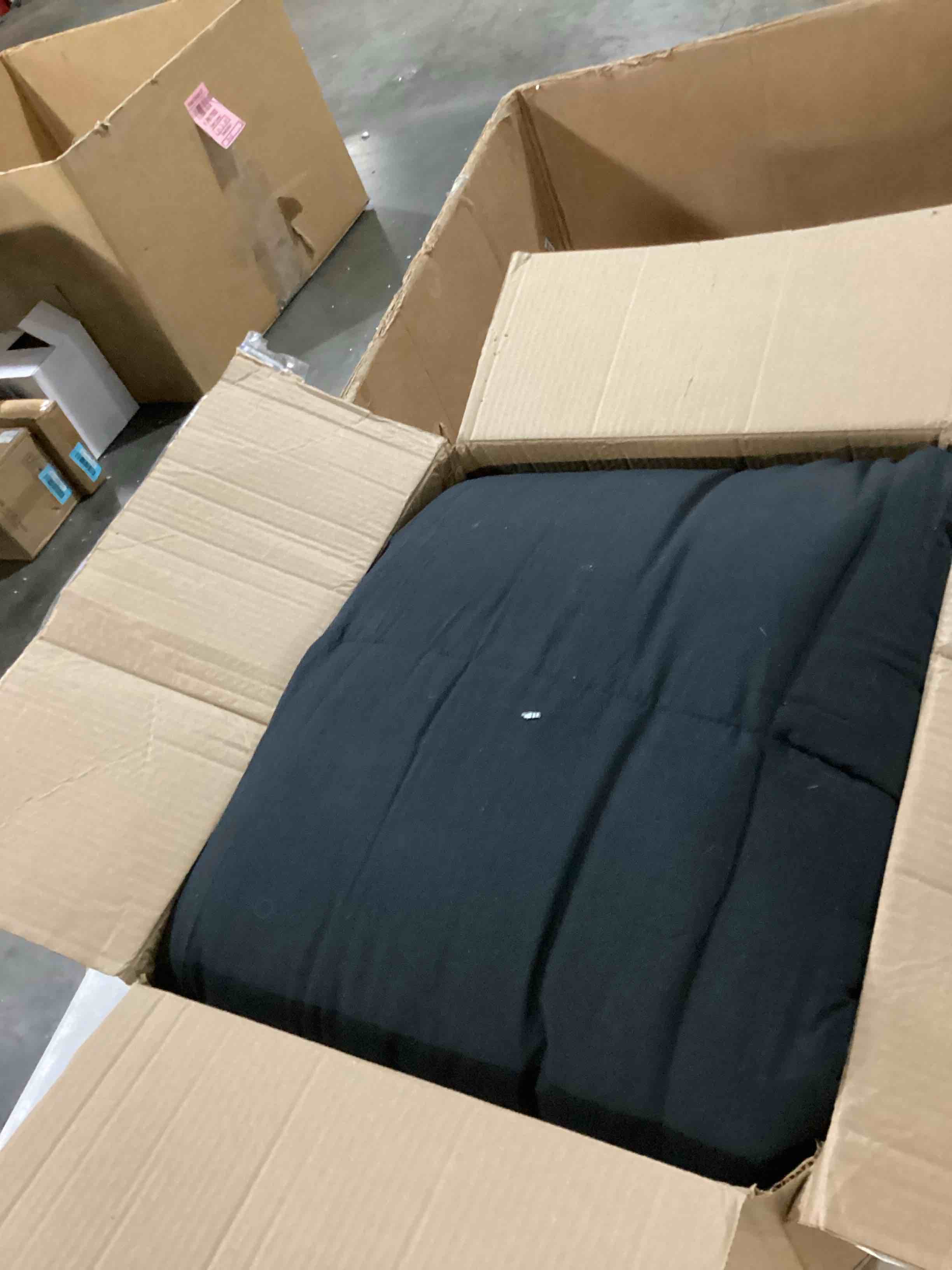 https://s3.amazonaws.com/lotting-images-prod/bidfta/YEL6722496_1732896008073.jpeg