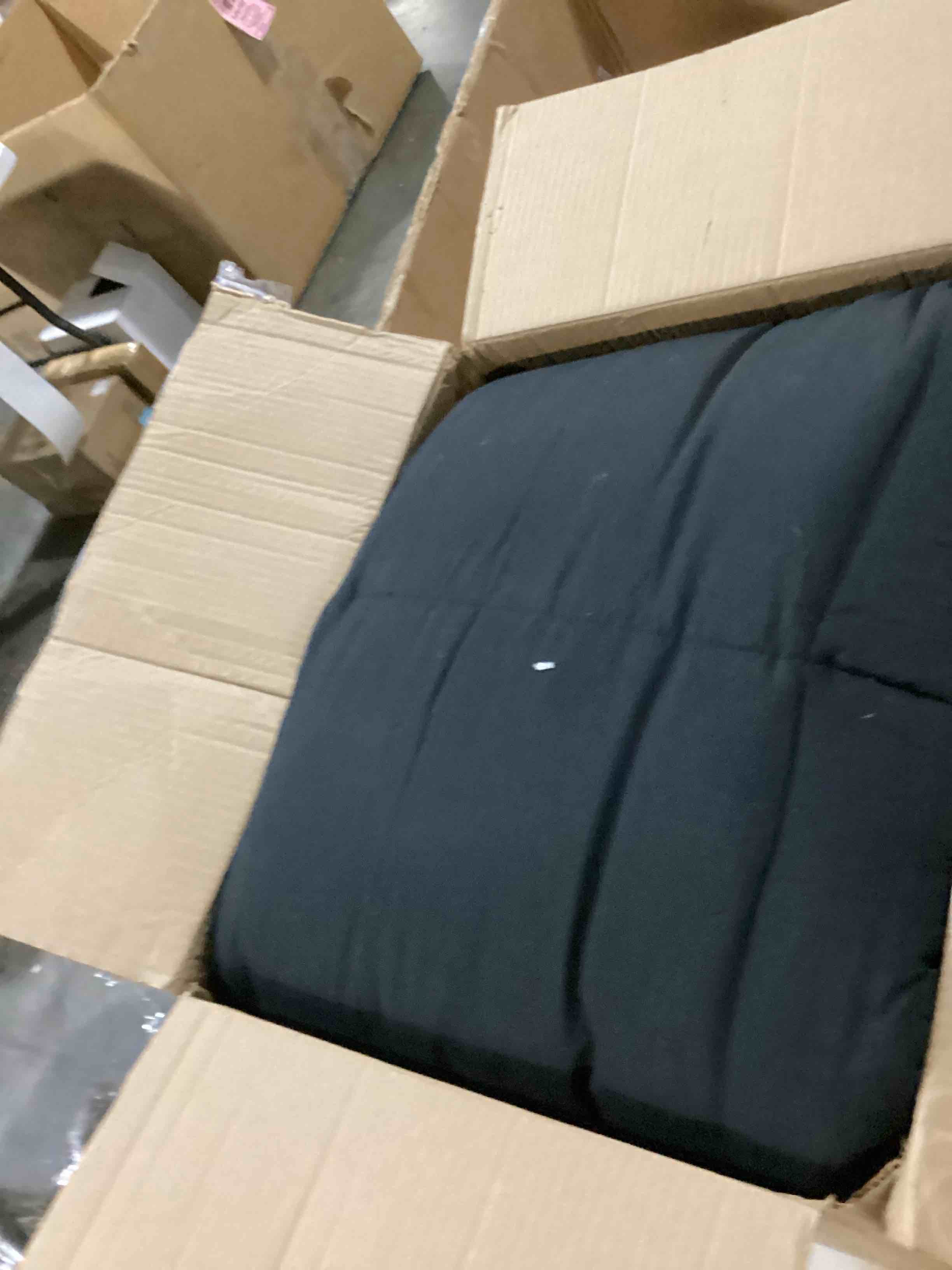 https://s3.amazonaws.com/lotting-images-prod/bidfta/YEL6722496_1732896009981.jpeg