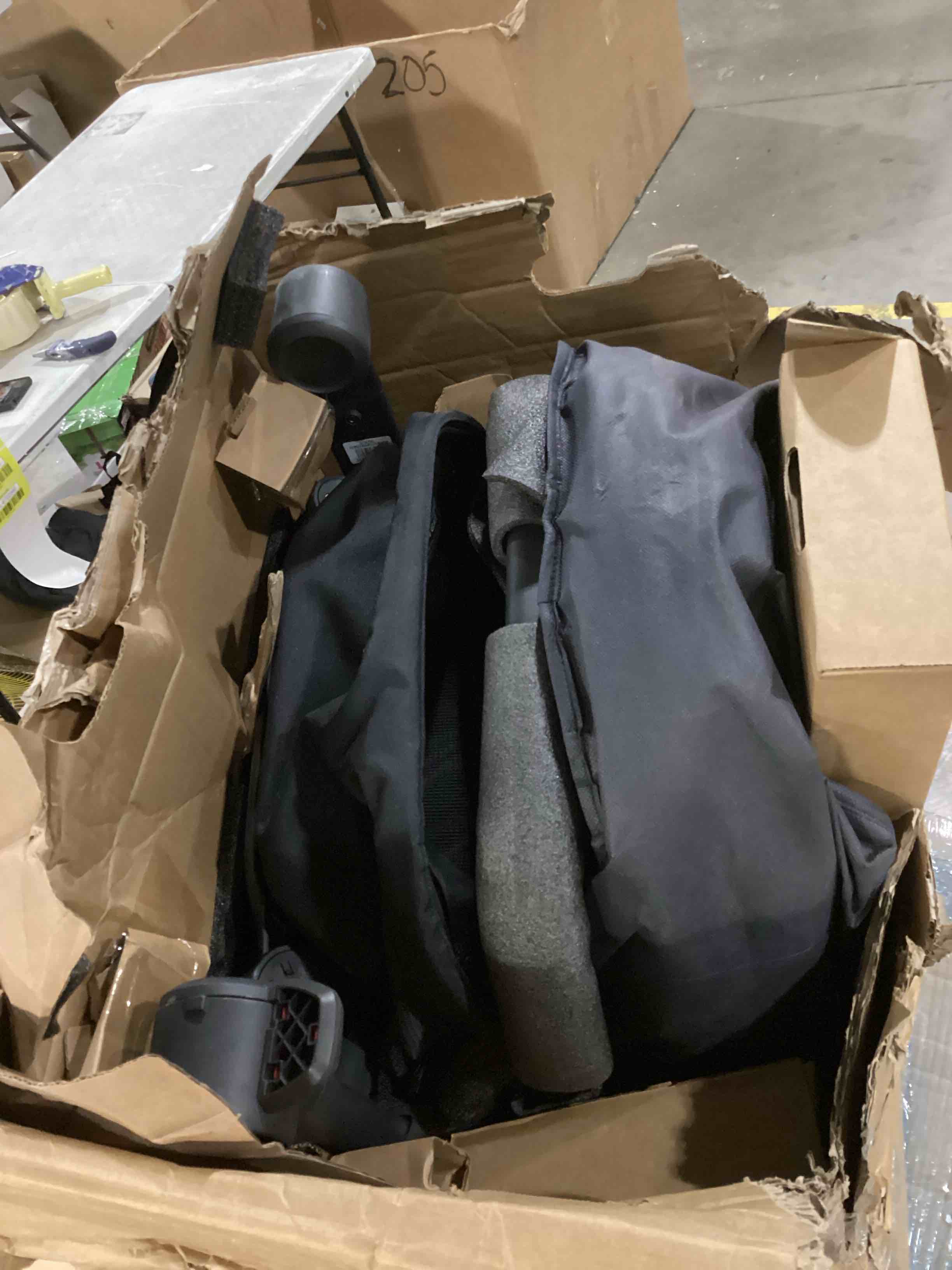https://s3.amazonaws.com/lotting-images-prod/bidfta/YEL6722540_1732906241785.jpeg
