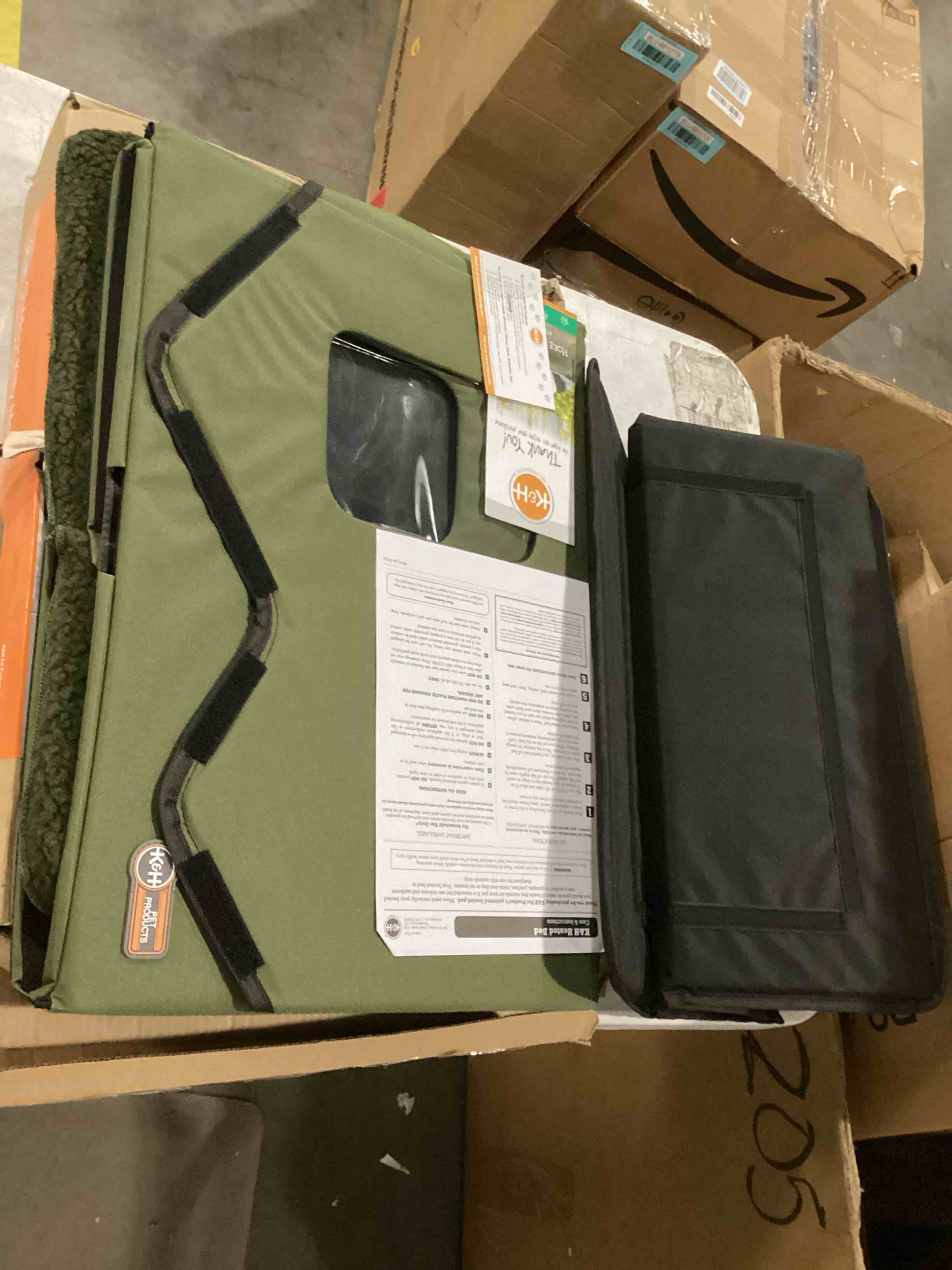 https://s3.amazonaws.com/lotting-images-prod/bidfta/YEL6723055_1733500740258.jpeg