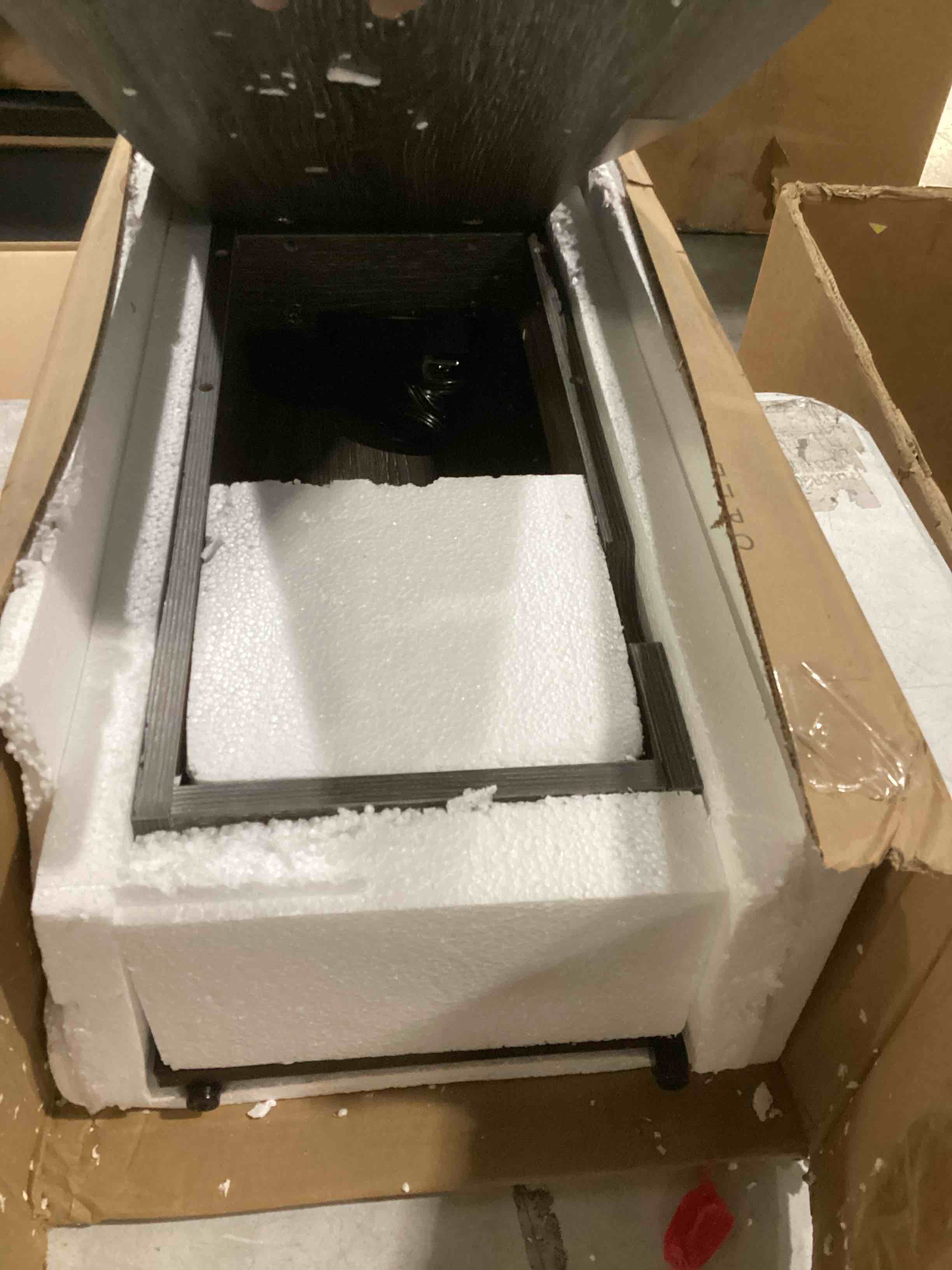 https://s3.amazonaws.com/lotting-images-prod/bidfta/YEL6723270_1733925982321.jpeg