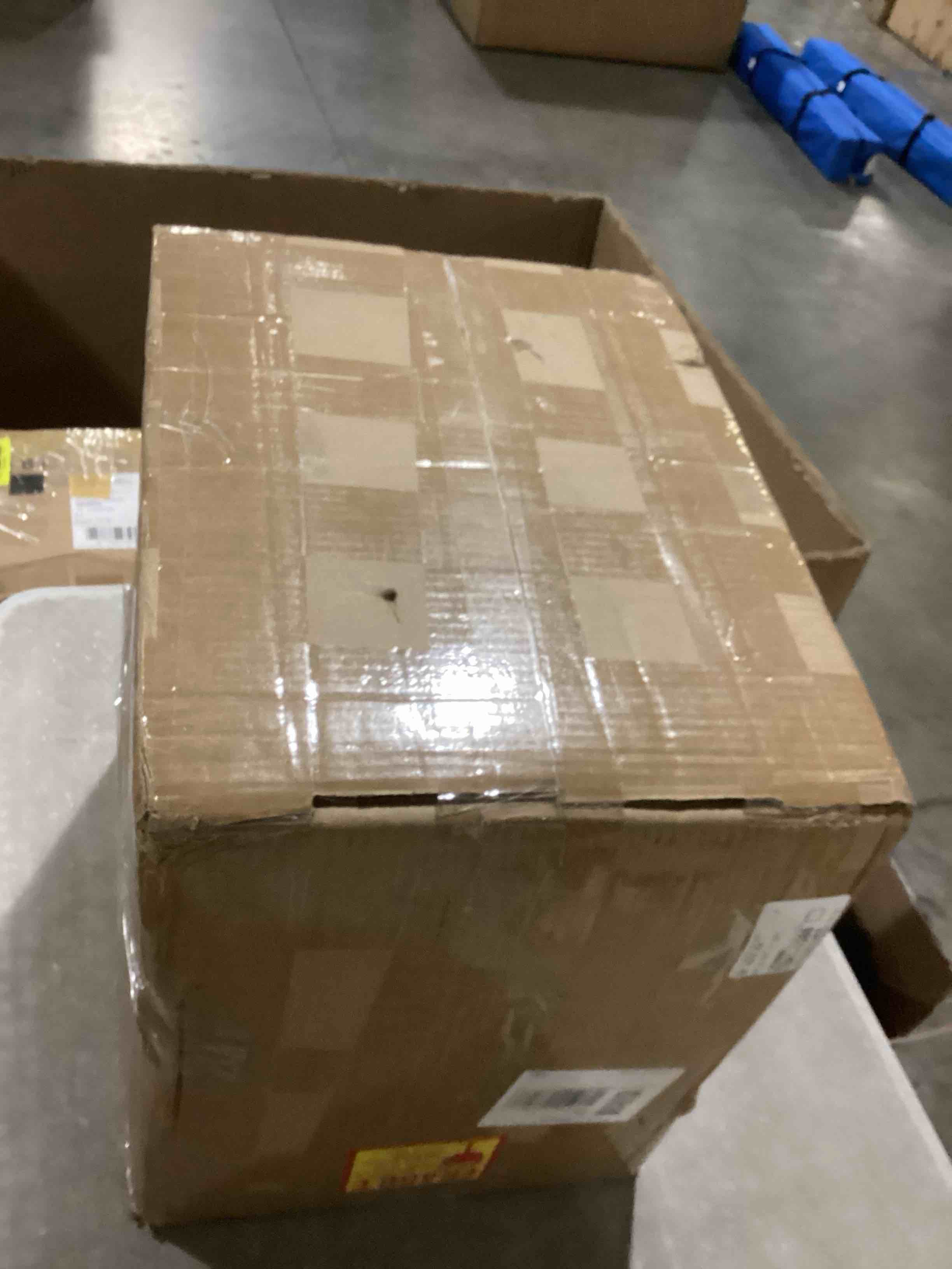 https://s3.amazonaws.com/lotting-images-prod/bidfta/YEL6723657_1735563701912.jpeg
