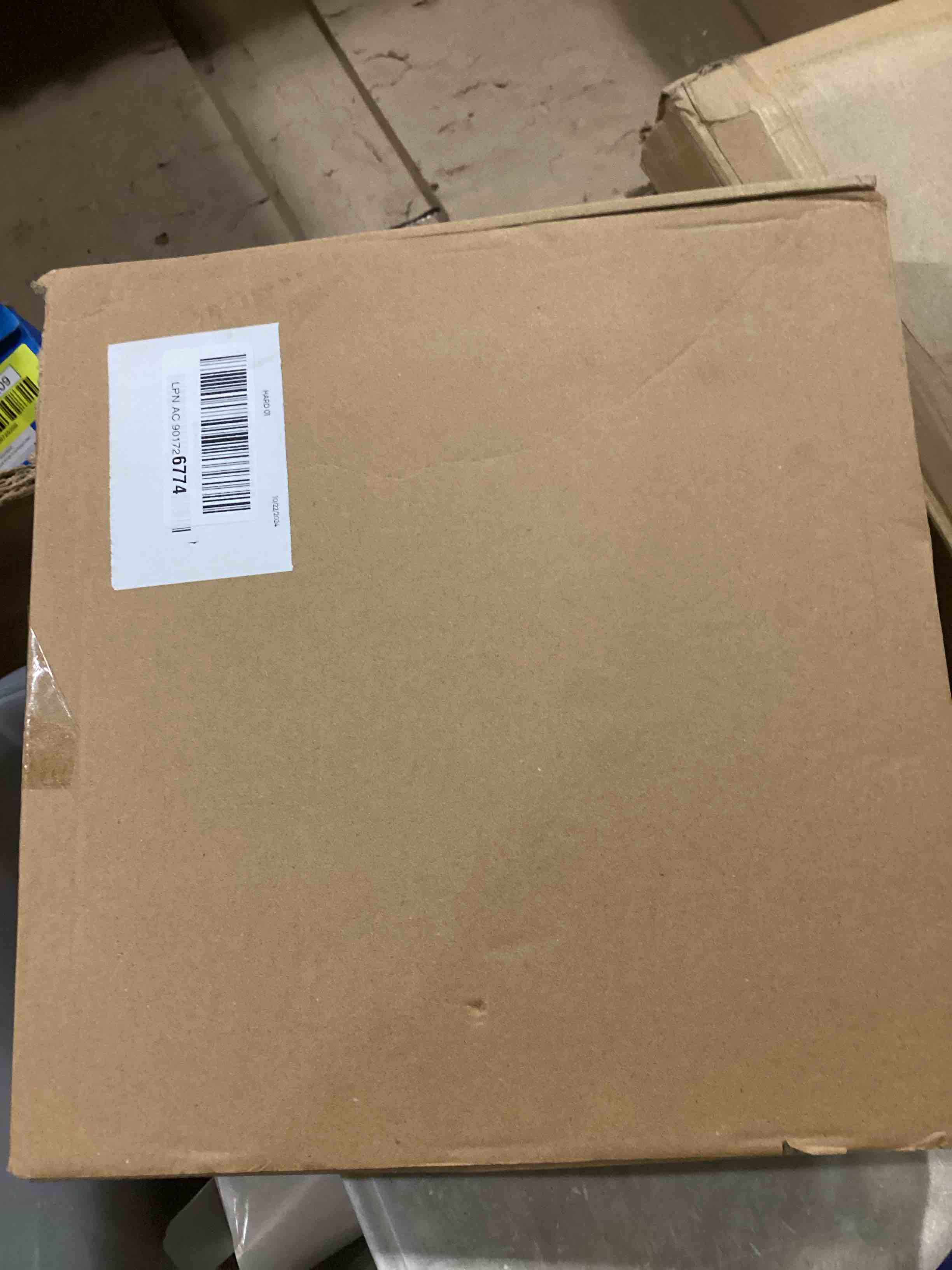 https://s3.amazonaws.com/lotting-images-prod/bidfta/YEL6725210_1732034126643.jpeg