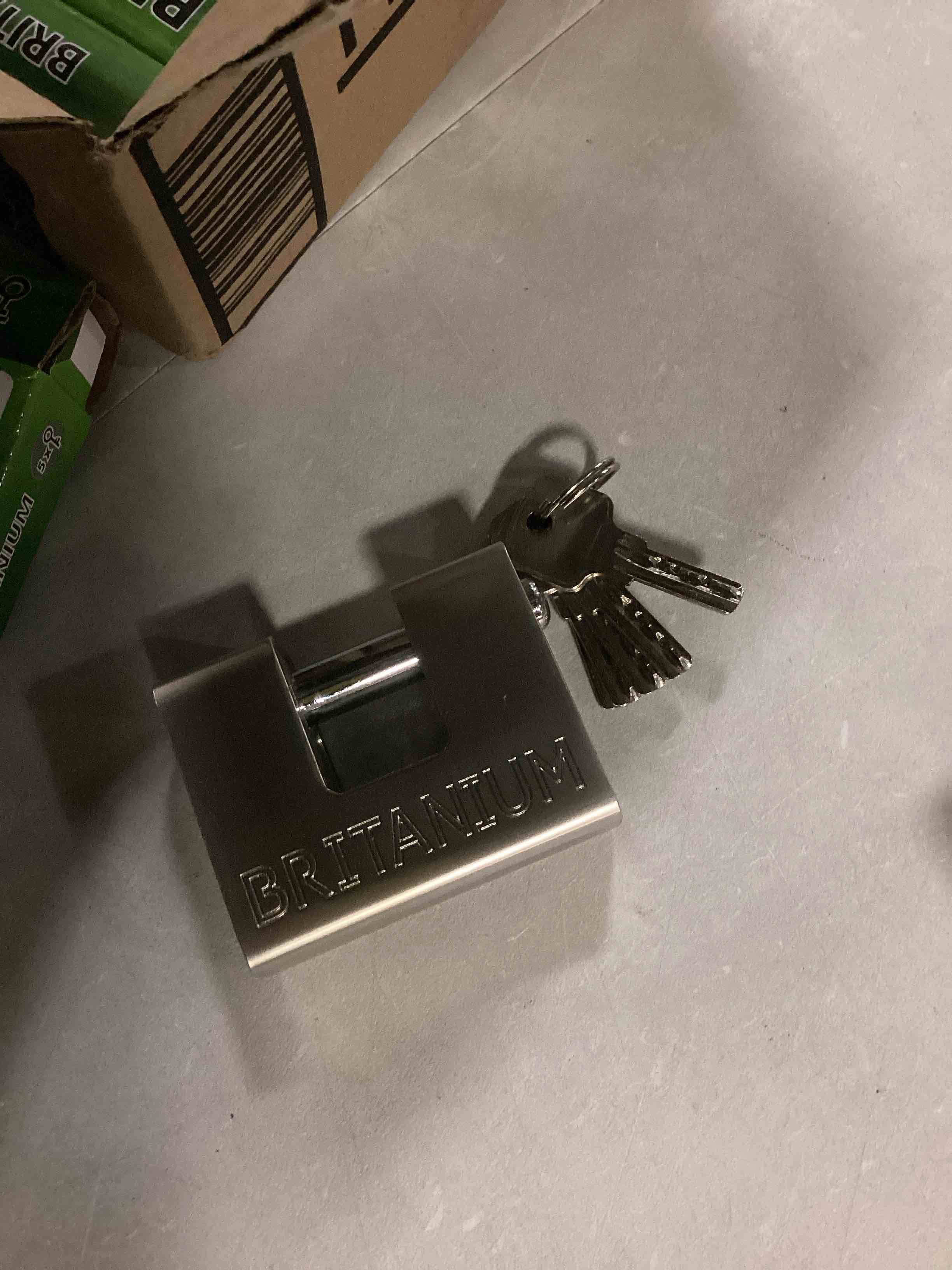 https://s3.amazonaws.com/lotting-images-prod/bidfta/YEL6727379_1733230940925.jpeg
