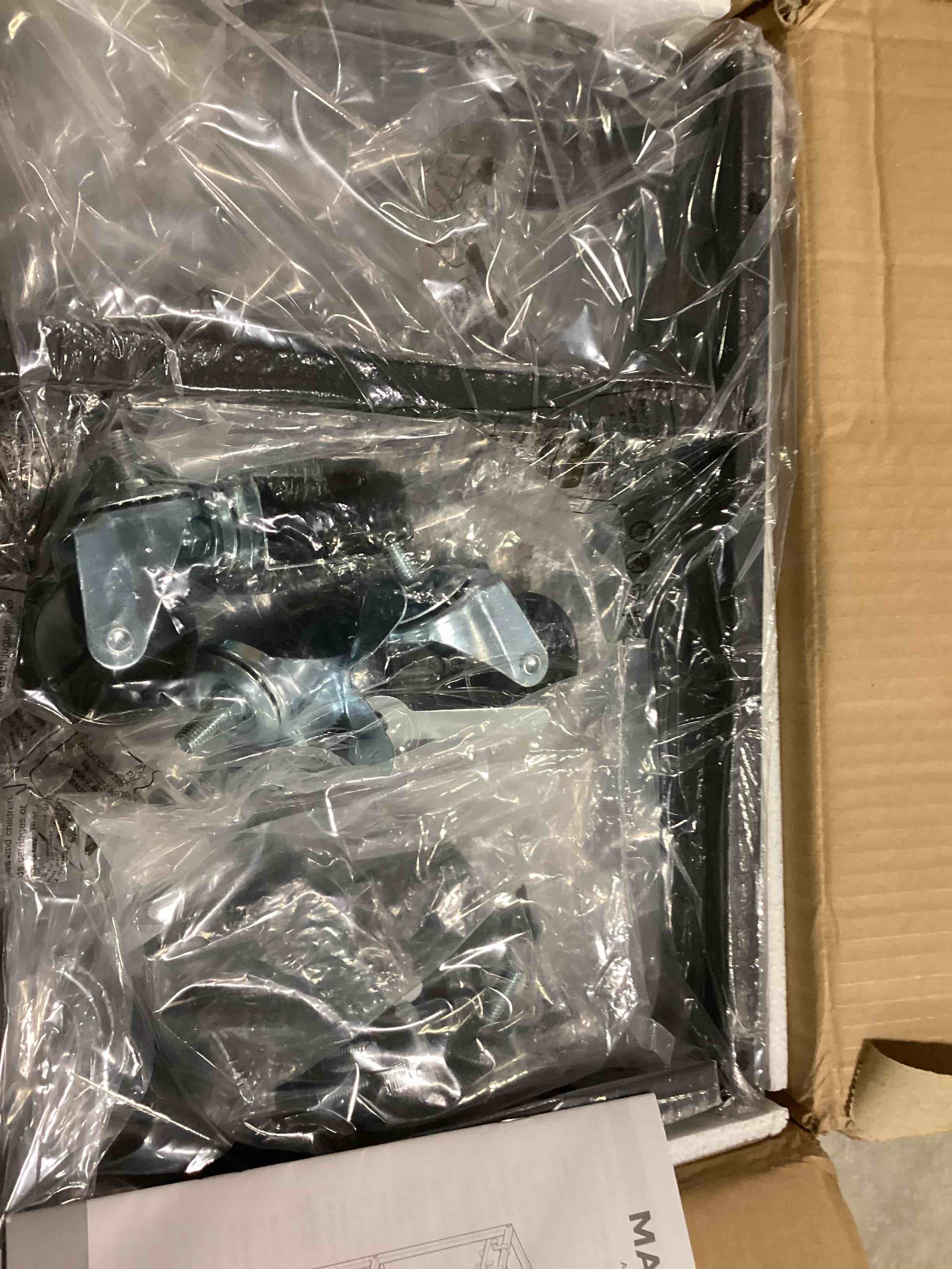 https://s3.amazonaws.com/lotting-images-prod/bidfta/YEL6730307_1722948480297.jpeg