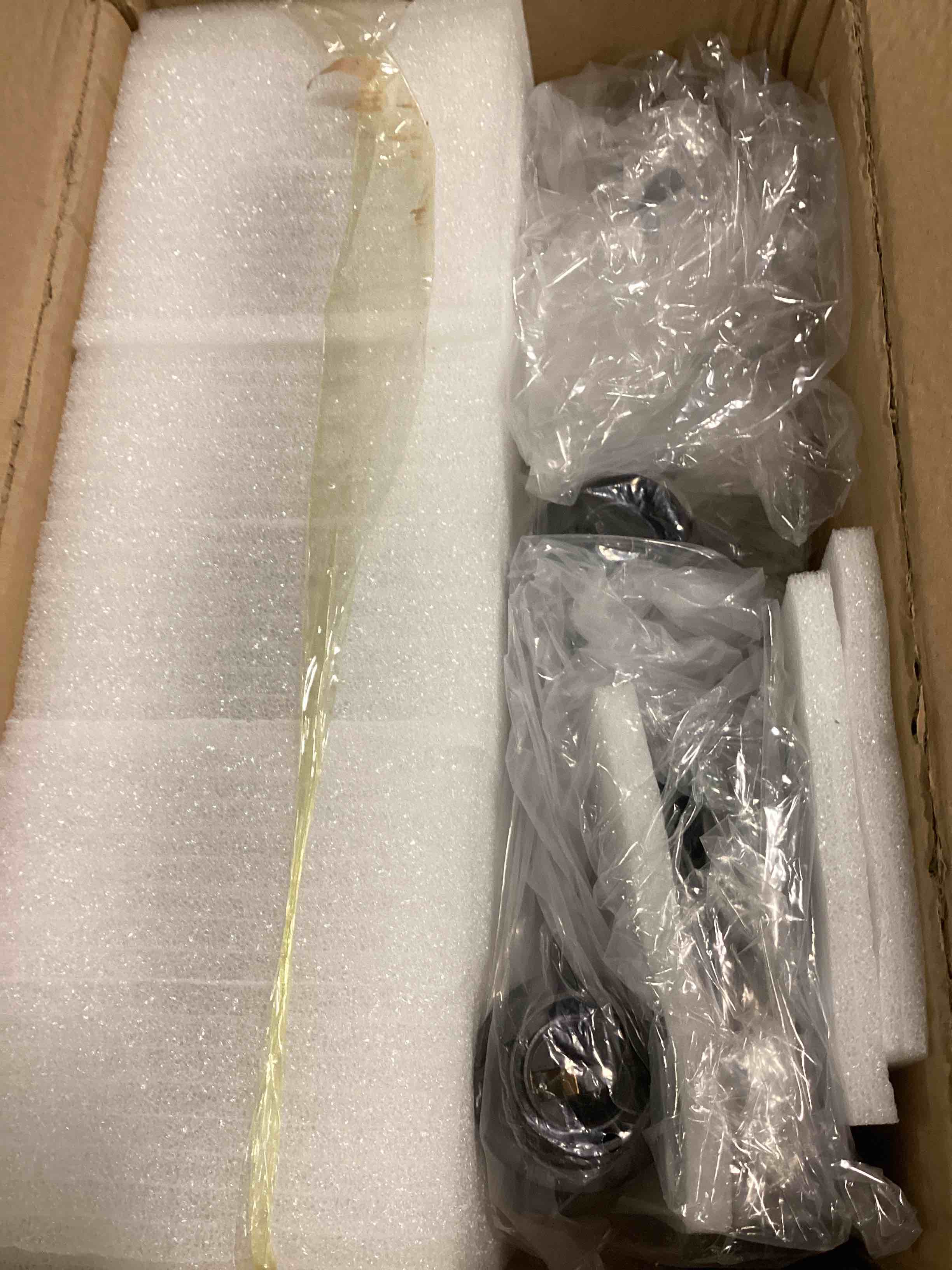 https://s3.amazonaws.com/lotting-images-prod/bidfta/YEL6730419_1722963807953.jpeg