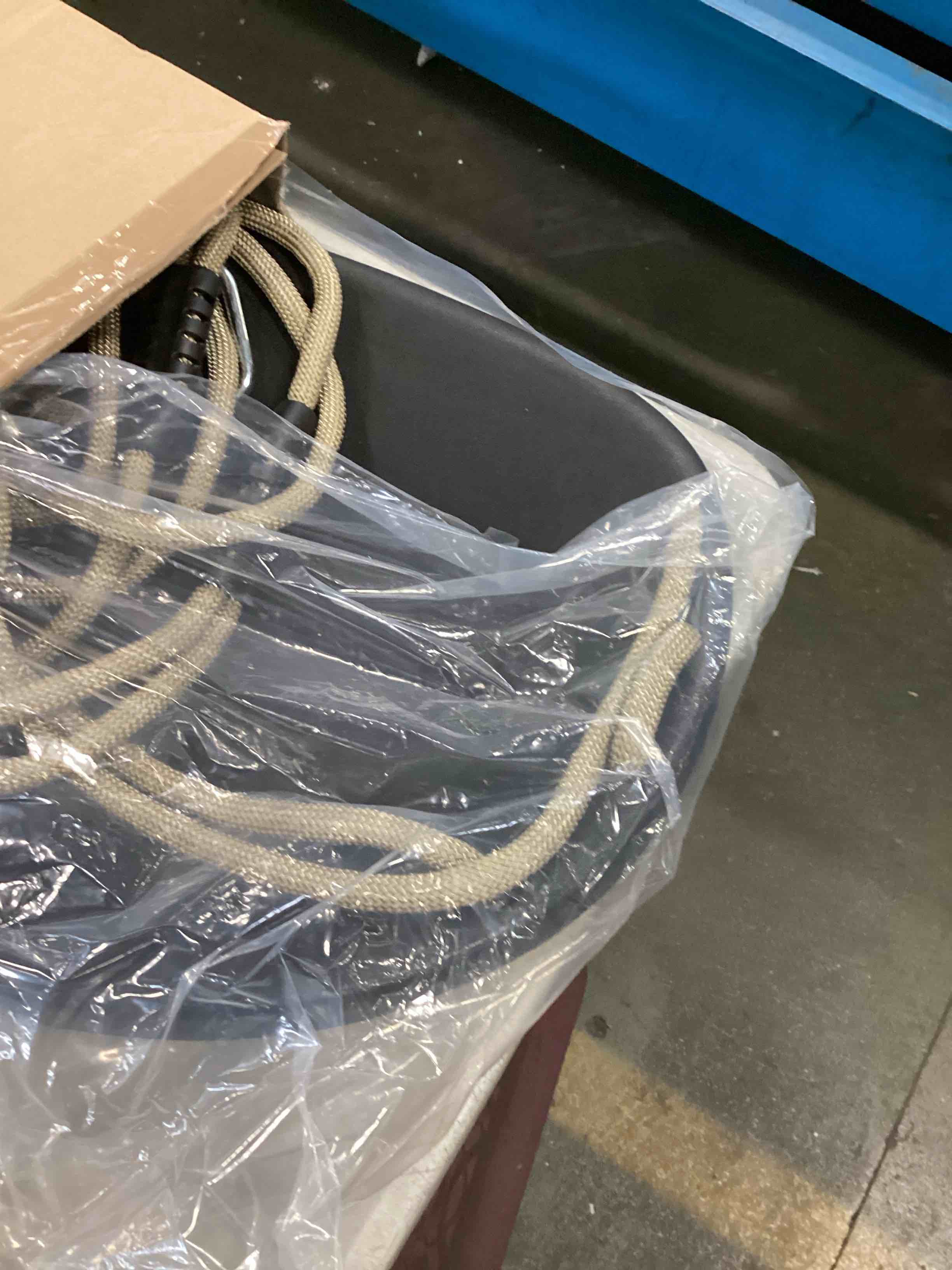 https://s3.amazonaws.com/lotting-images-prod/bidfta/YEL6736600_1723242997532.jpeg