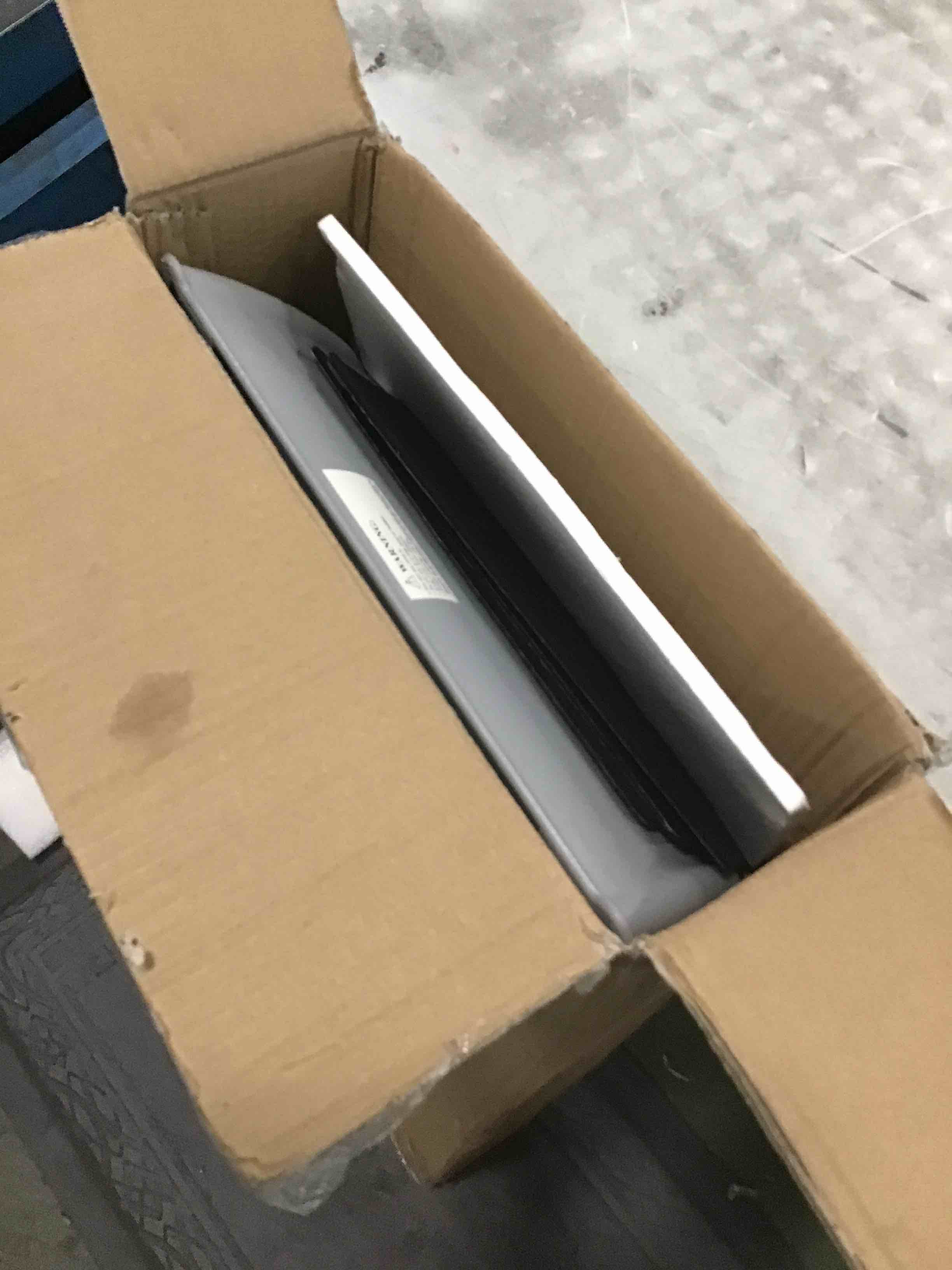 https://s3.amazonaws.com/lotting-images-prod/bidfta/YEL6752336_1722696584863.jpeg
