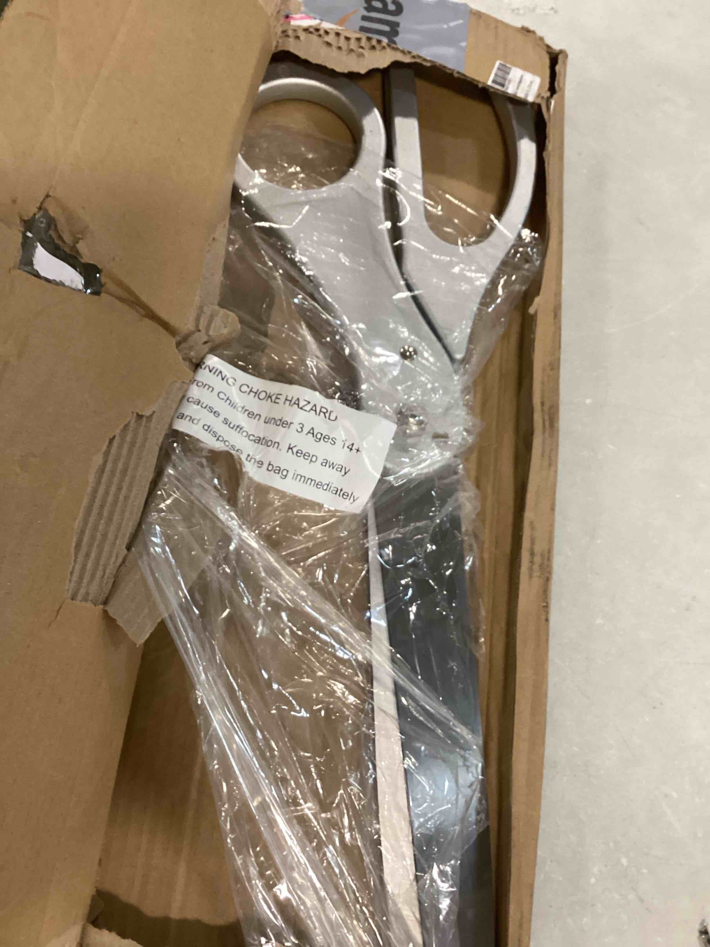 https://s3.amazonaws.com/lotting-images-prod/bidfta/YEL6755026_1723852499609.jpeg