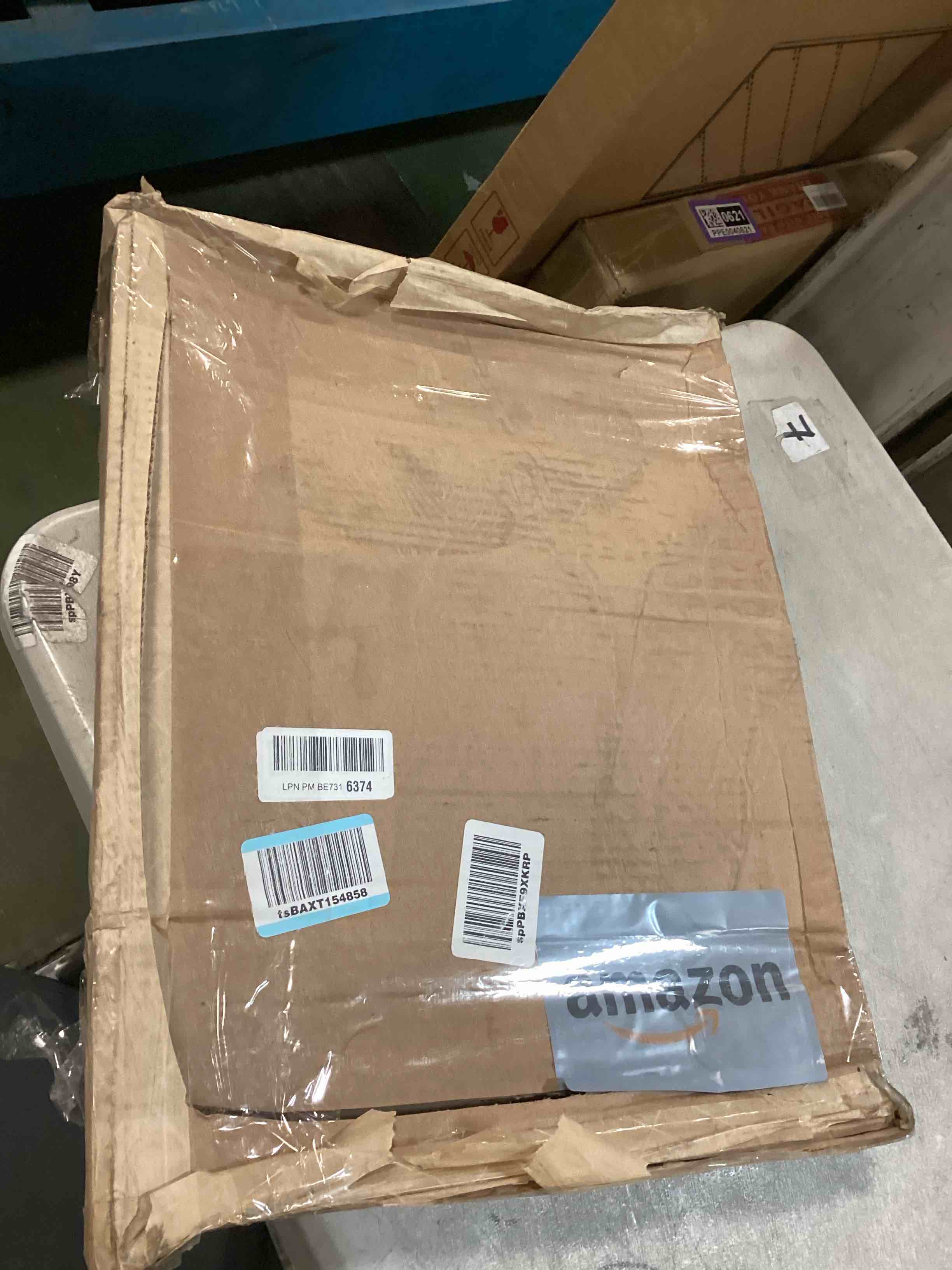 https://s3.amazonaws.com/lotting-images-prod/bidfta/YEL6755445_1724196295552.jpeg
