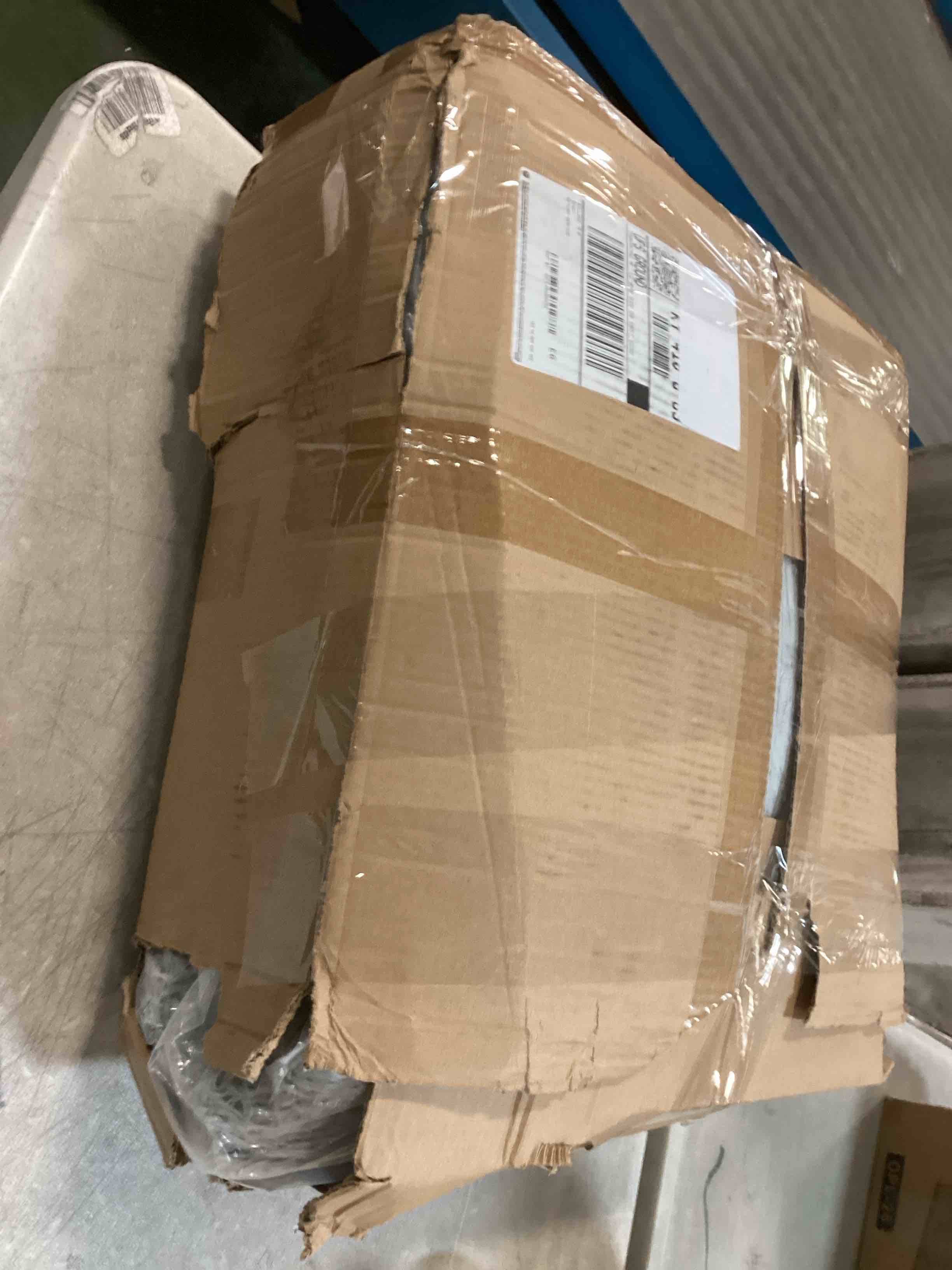 https://s3.amazonaws.com/lotting-images-prod/bidfta/YEL6755690_1724283411042.jpeg