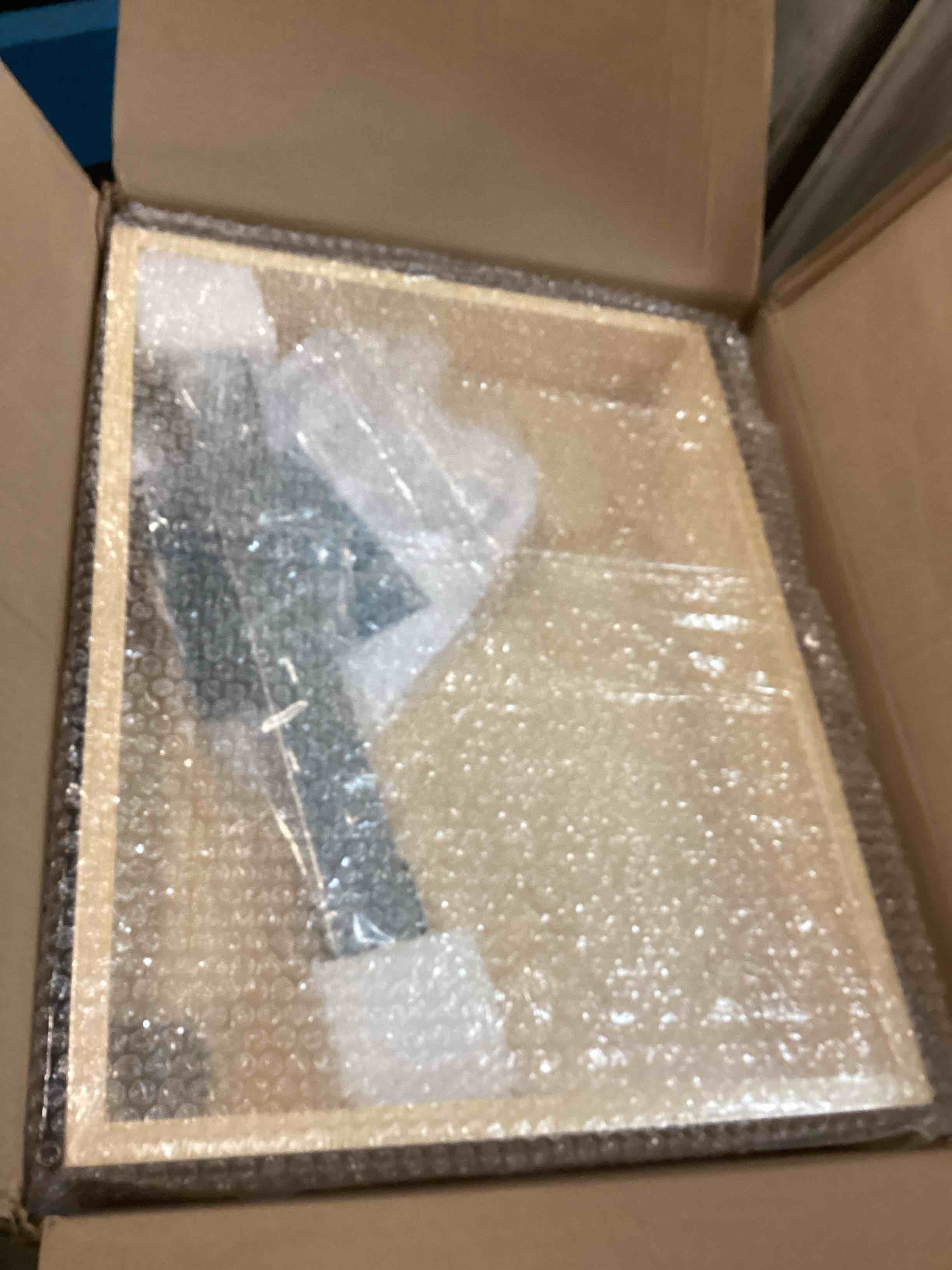 https://s3.amazonaws.com/lotting-images-prod/bidfta/YEL6755705_1724284940339.jpeg
