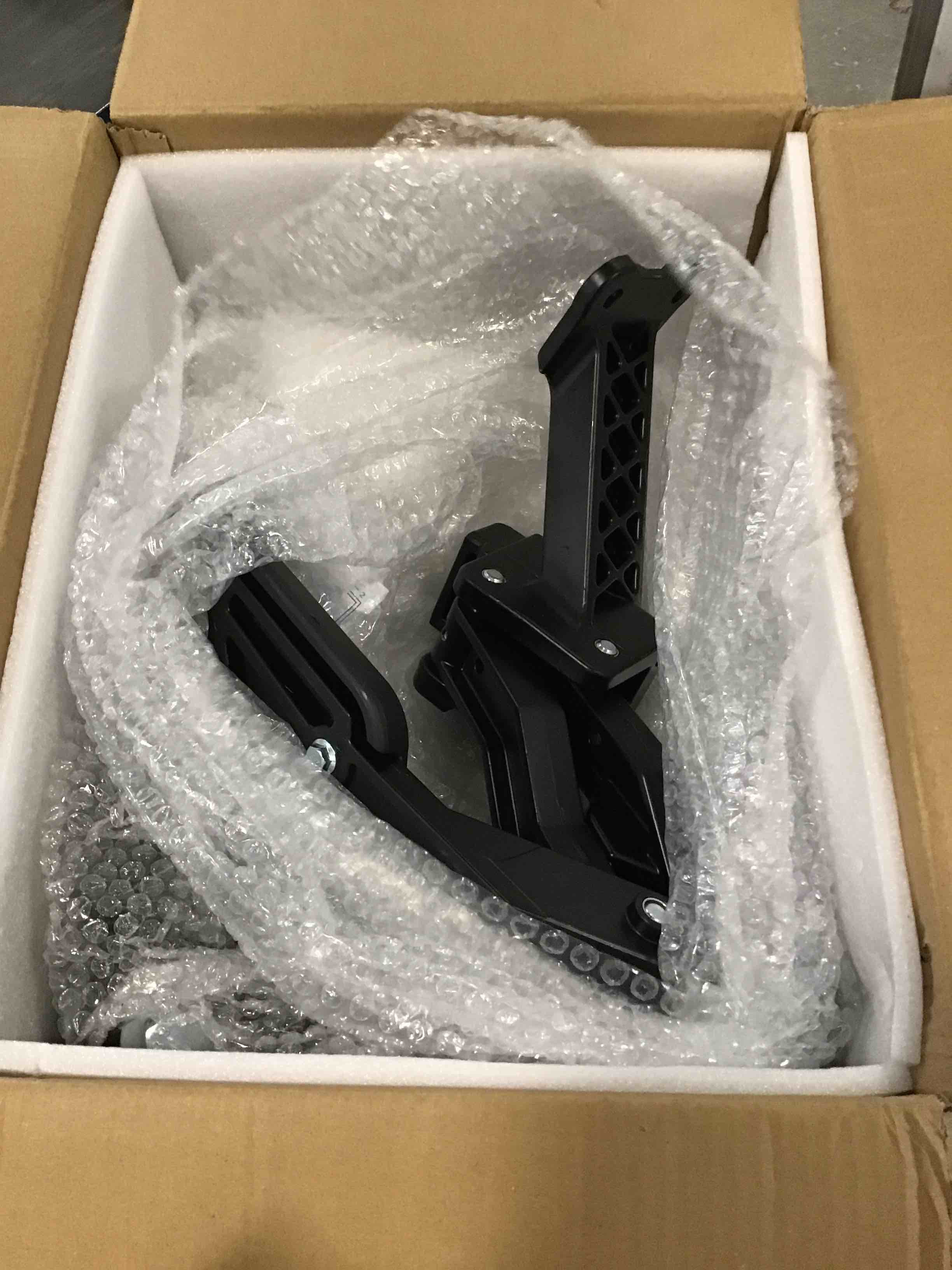https://s3.amazonaws.com/lotting-images-prod/bidfta/YEL6765819_1722895070094.jpeg
