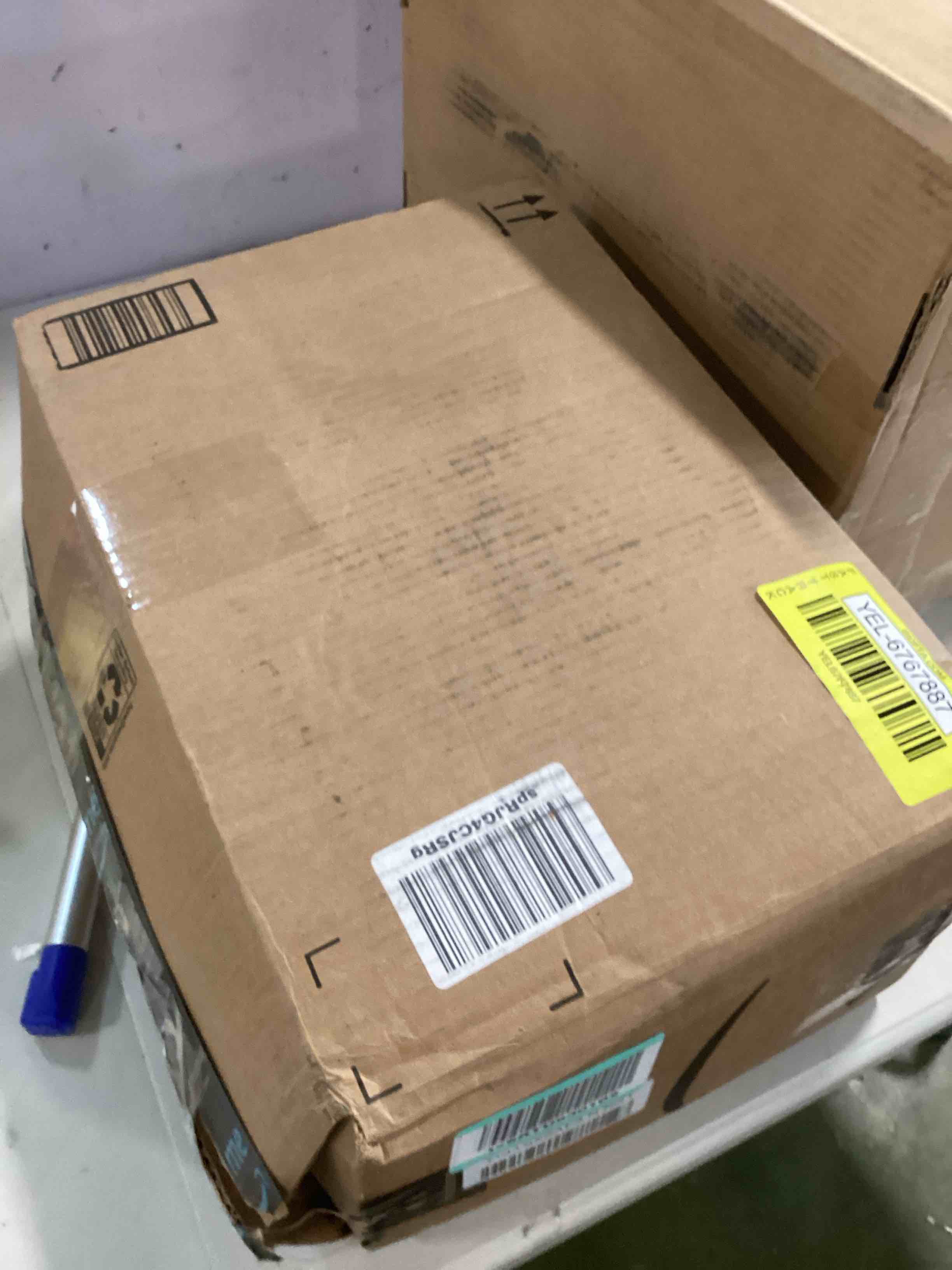 https://s3.amazonaws.com/lotting-images-prod/bidfta/YEL6767887_1722620097179.jpeg