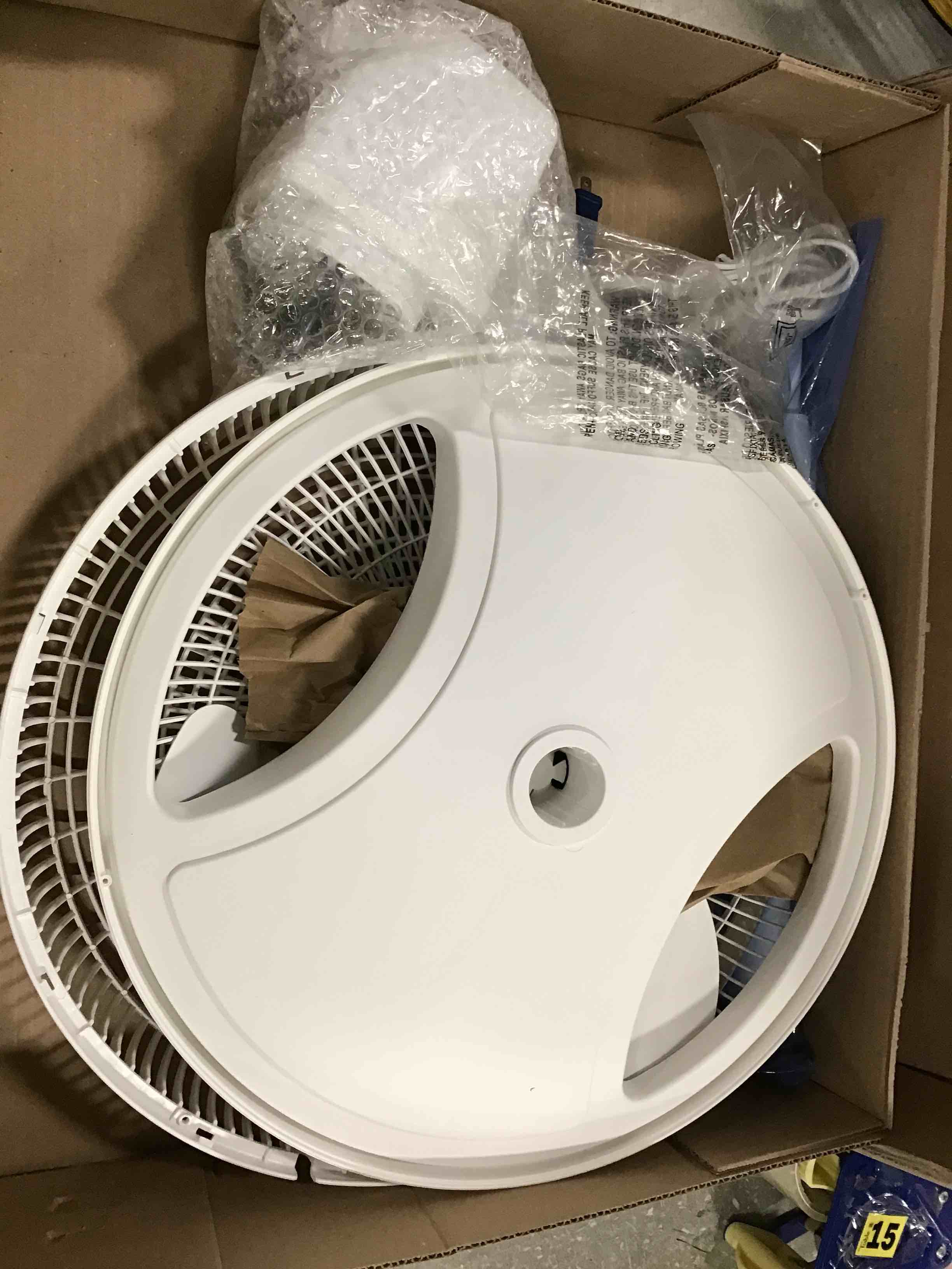 https://s3.amazonaws.com/lotting-images-prod/bidfta/YEL6768788_1722650323741.jpeg