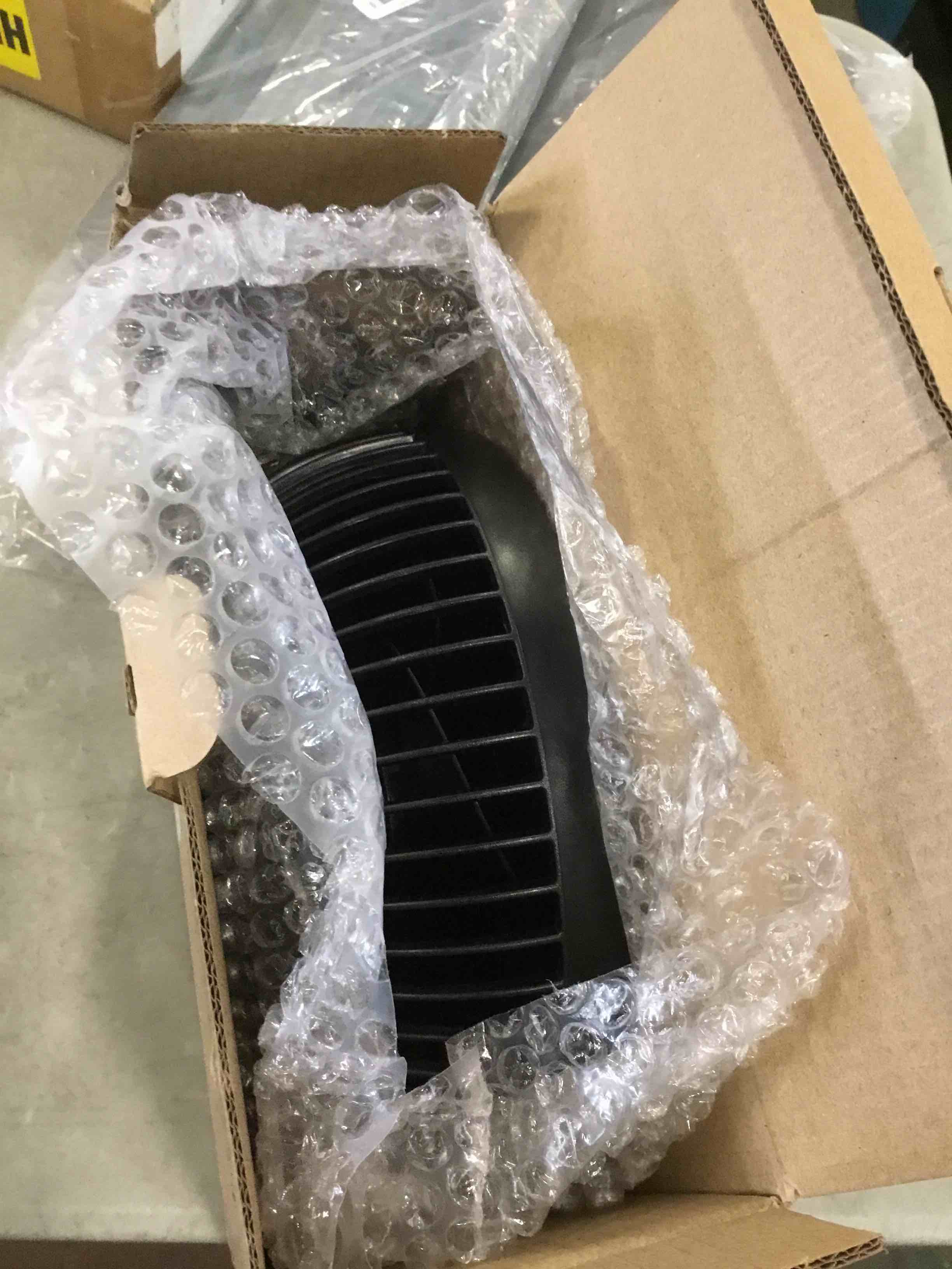 https://s3.amazonaws.com/lotting-images-prod/bidfta/YEL6769358_1723488949411.jpeg