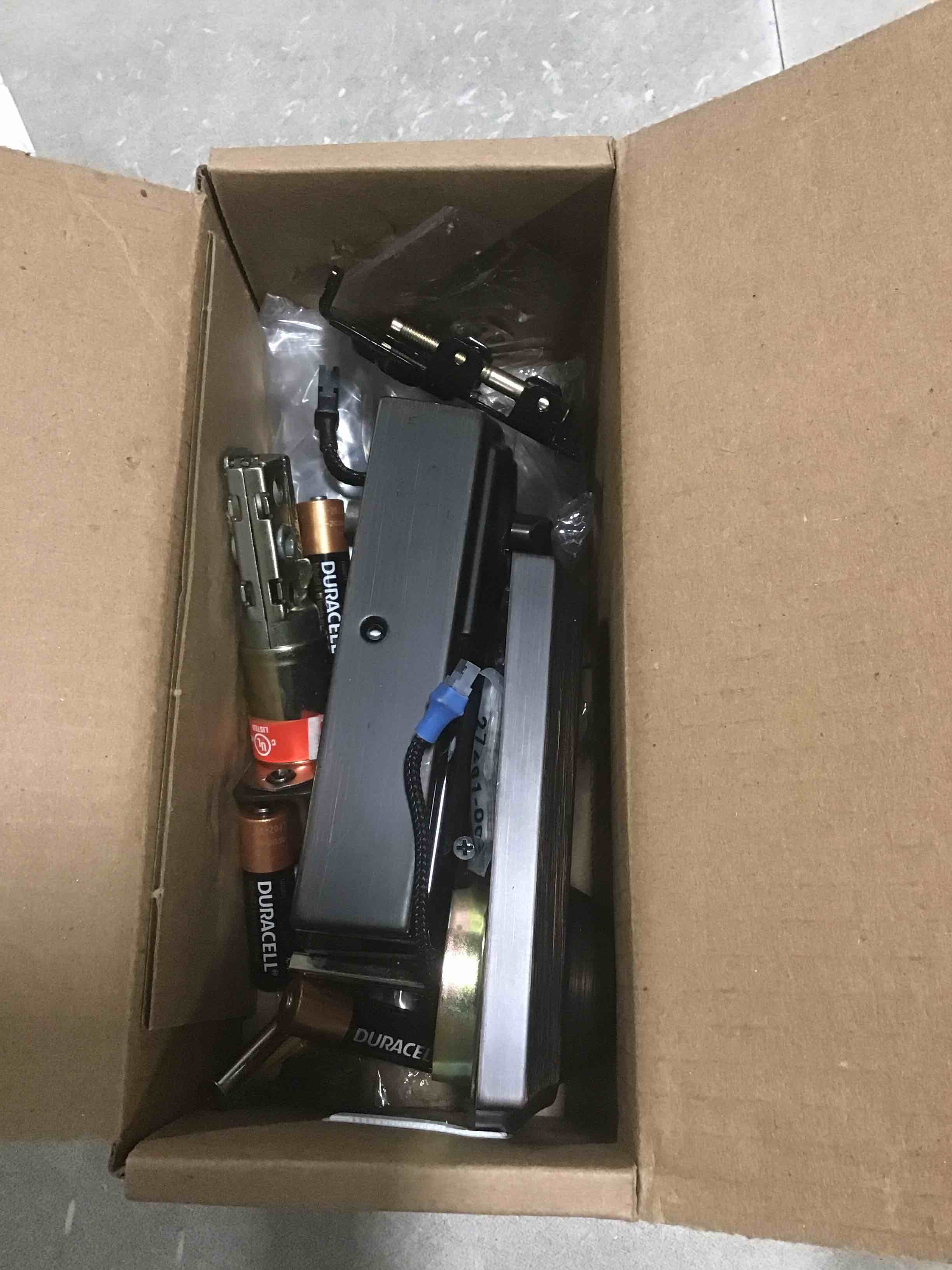 https://s3.amazonaws.com/lotting-images-prod/bidfta/YEL6774514_1722877352841.jpeg