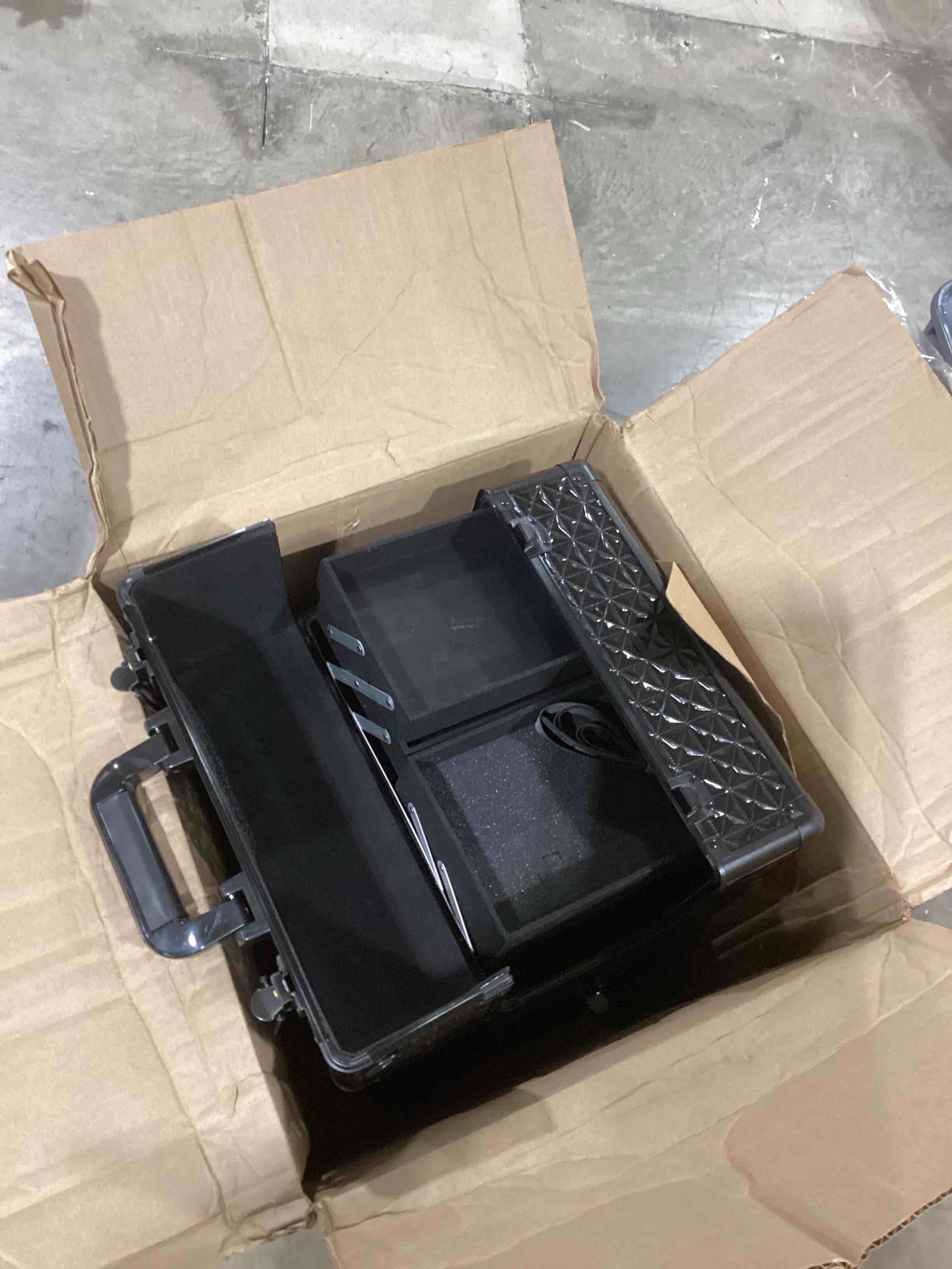 https://s3.amazonaws.com/lotting-images-prod/bidfta/YEL6779801_1724670580584.jpeg