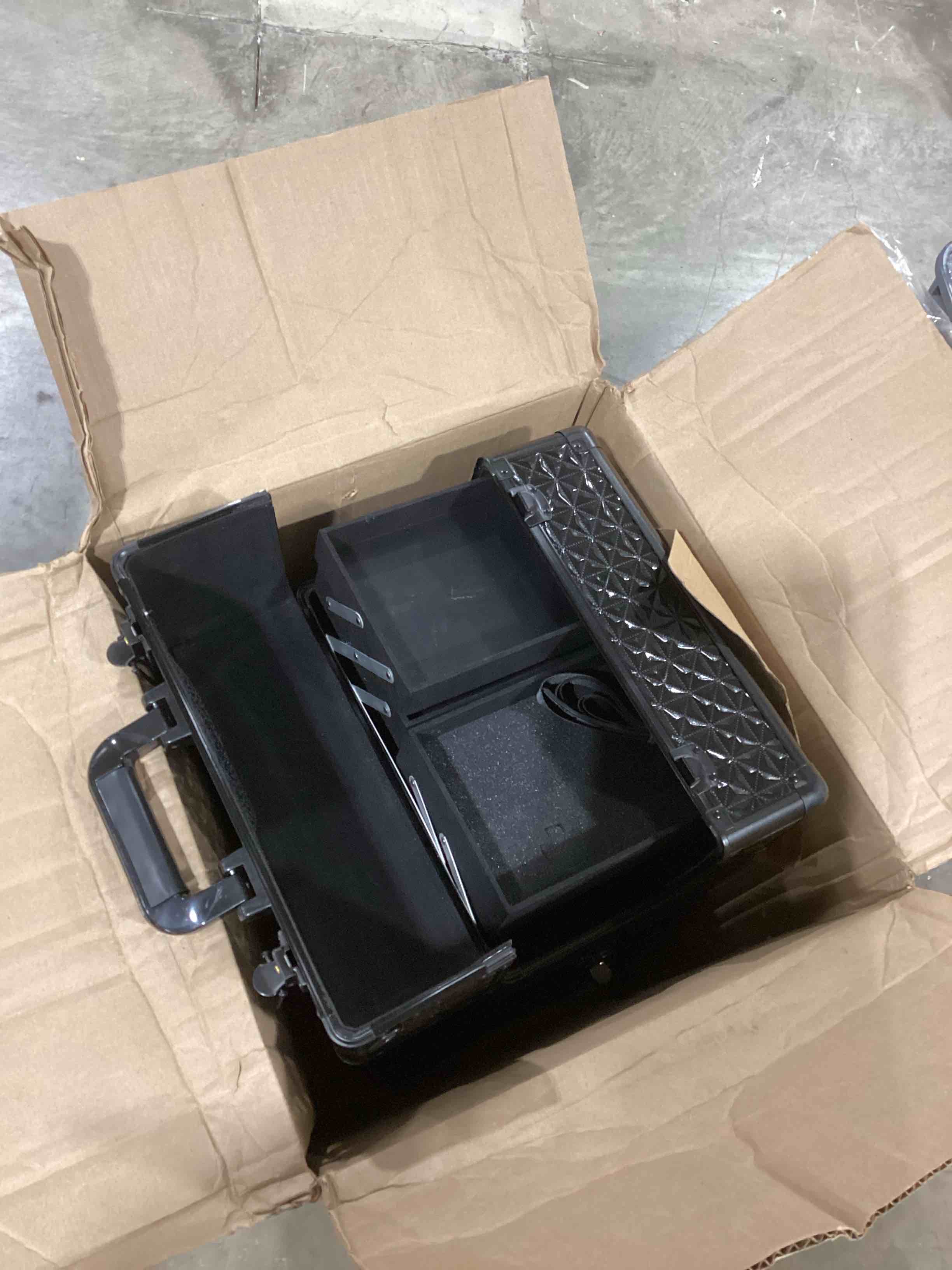 https://s3.amazonaws.com/lotting-images-prod/bidfta/YEL6779801_1724670581343.jpeg