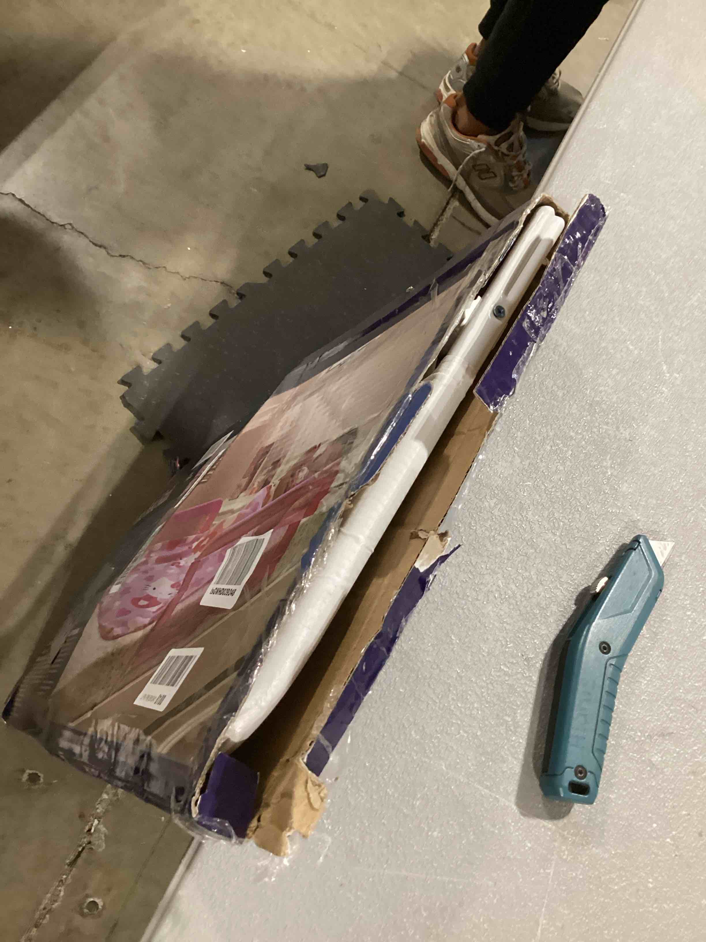 https://s3.amazonaws.com/lotting-images-prod/bidfta/YEL6780338_1725536967844.jpeg