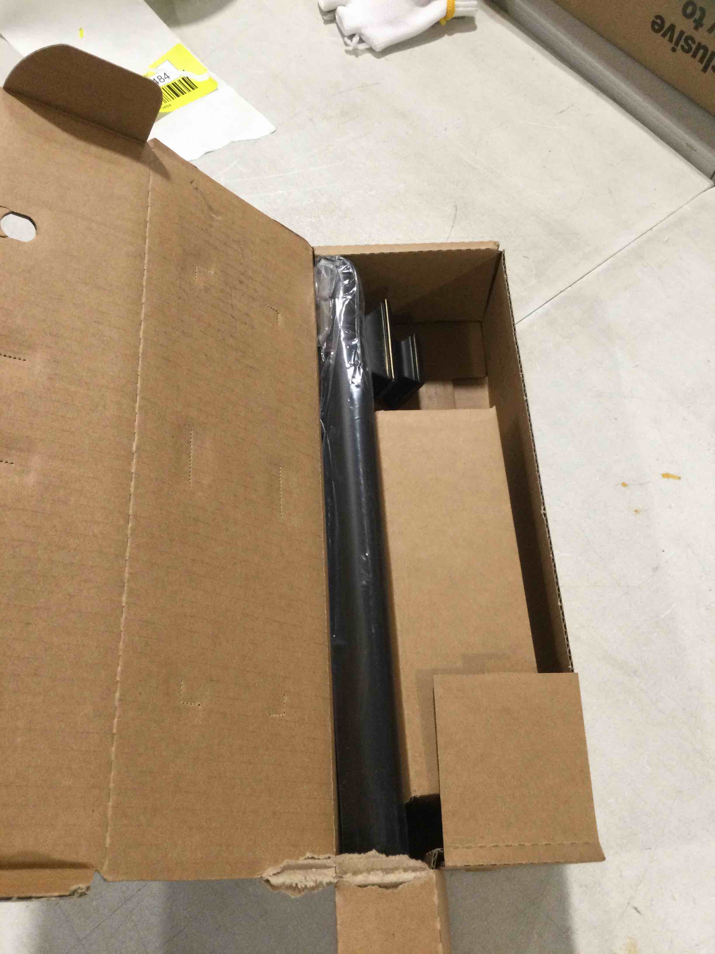 https://s3.amazonaws.com/lotting-images-prod/bidfta/YEL6780490_1725633478215.jpeg