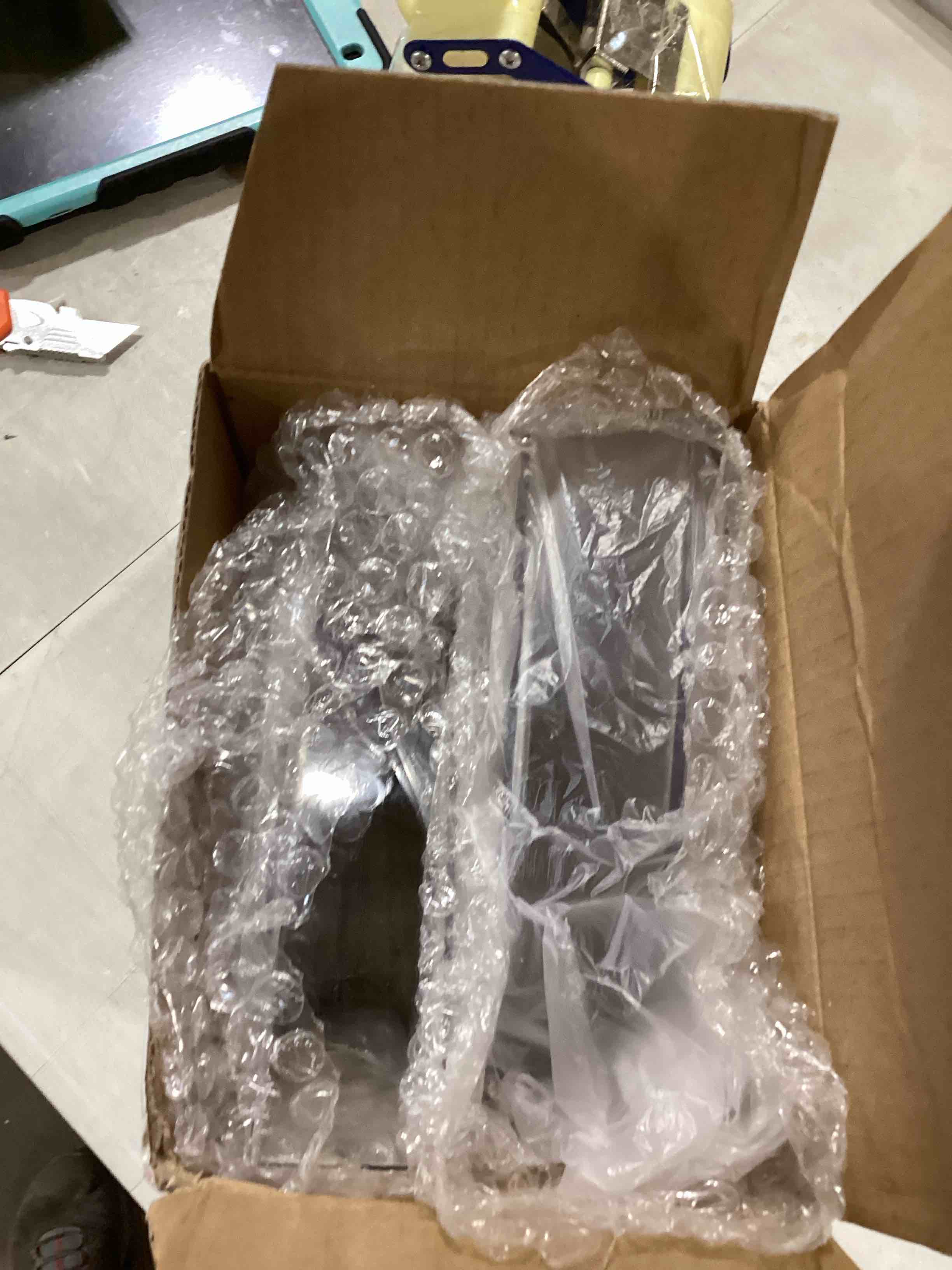 https://s3.amazonaws.com/lotting-images-prod/bidfta/YEL6780499_1725647249187.jpeg