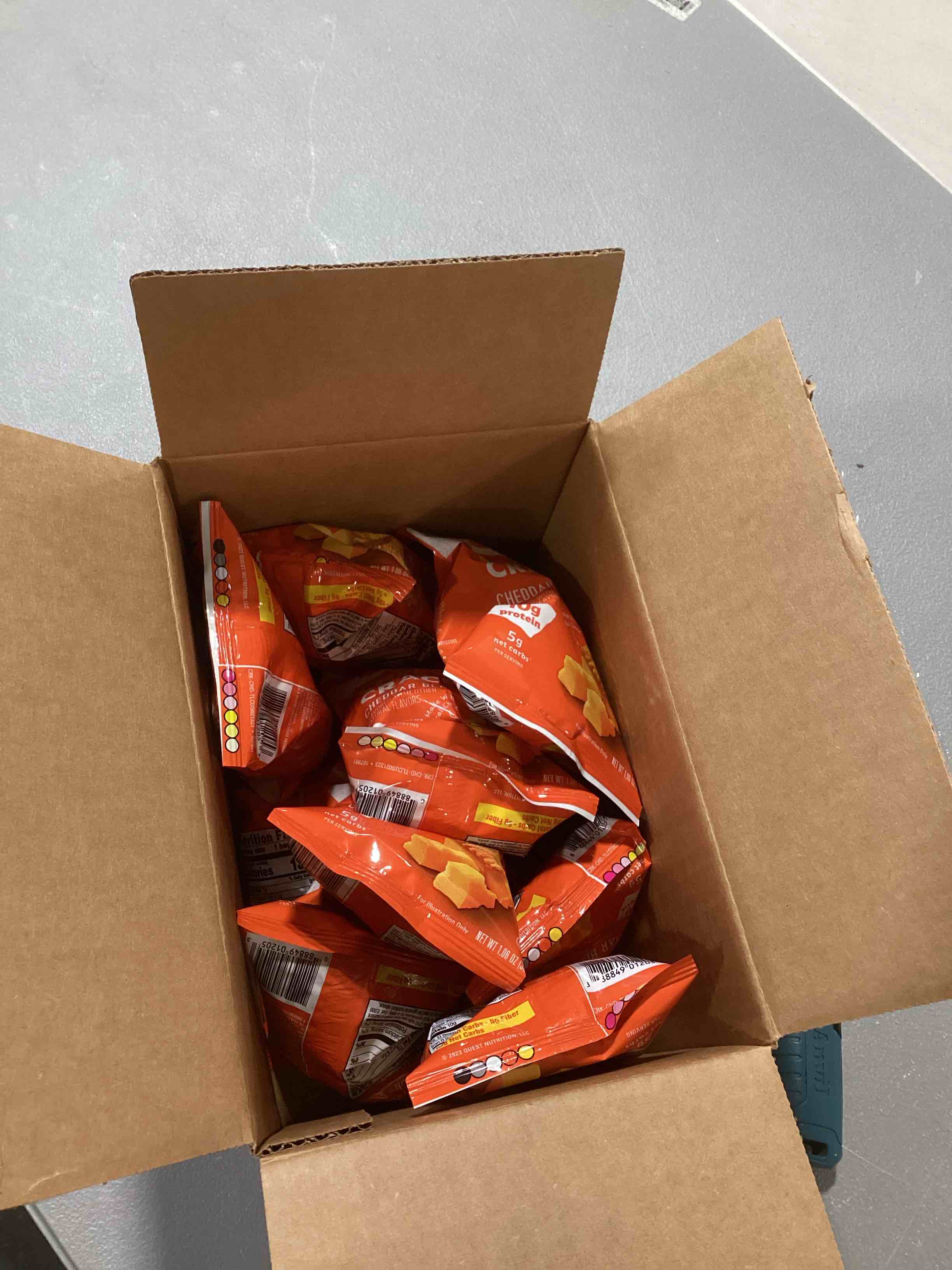 https://s3.amazonaws.com/lotting-images-prod/bidfta/YEL6780710_1725973641064.jpeg