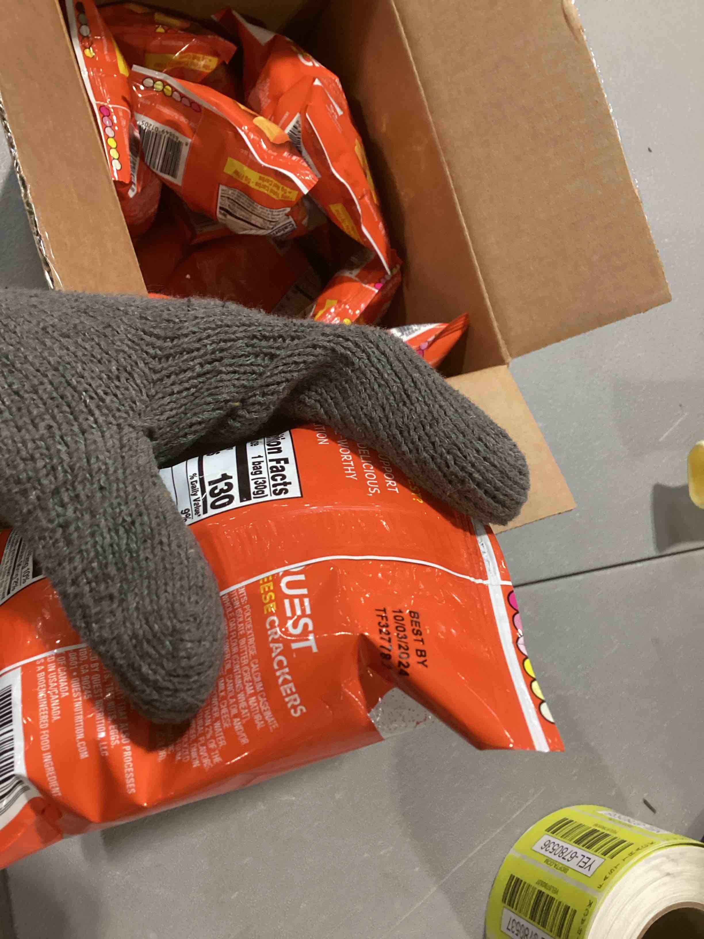 https://s3.amazonaws.com/lotting-images-prod/bidfta/YEL6780710_1725973654152.jpeg