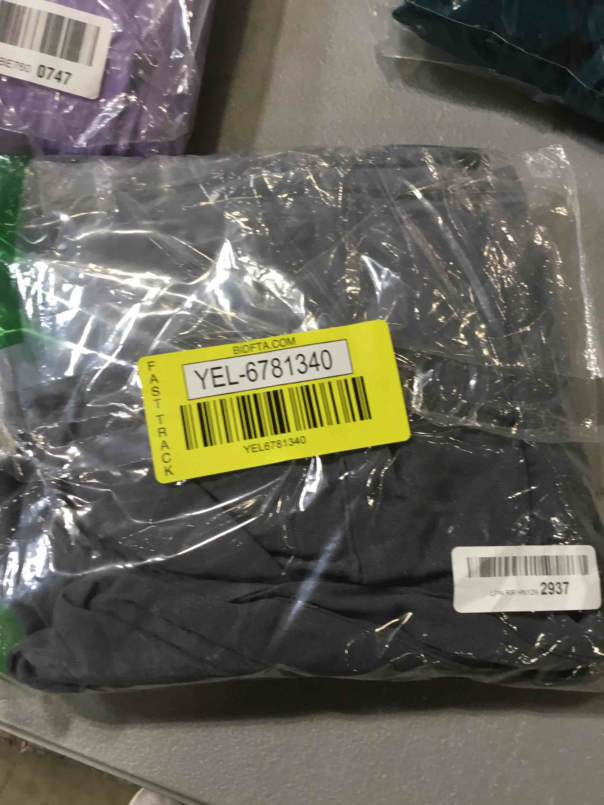 https://s3.amazonaws.com/lotting-images-prod/bidfta/YEL6781340_1726599449820.jpeg