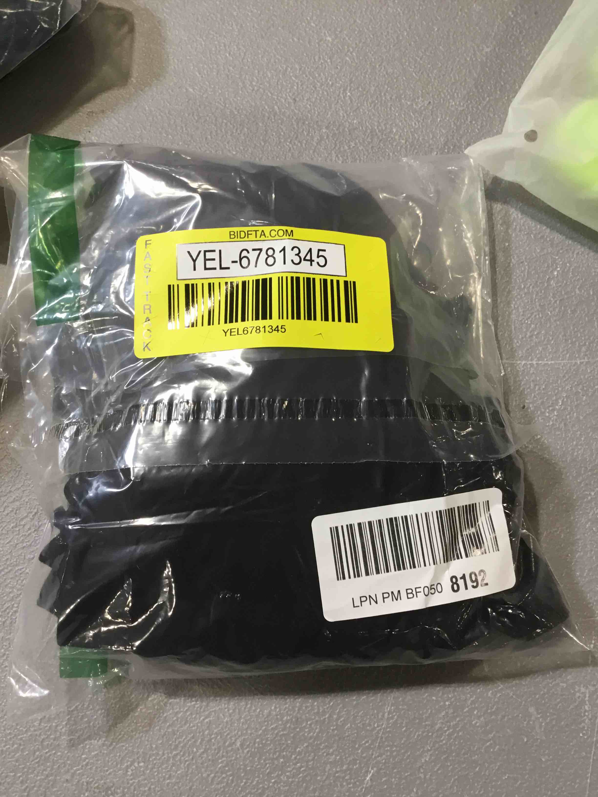 https://s3.amazonaws.com/lotting-images-prod/bidfta/YEL6781345_1726600140448.jpeg