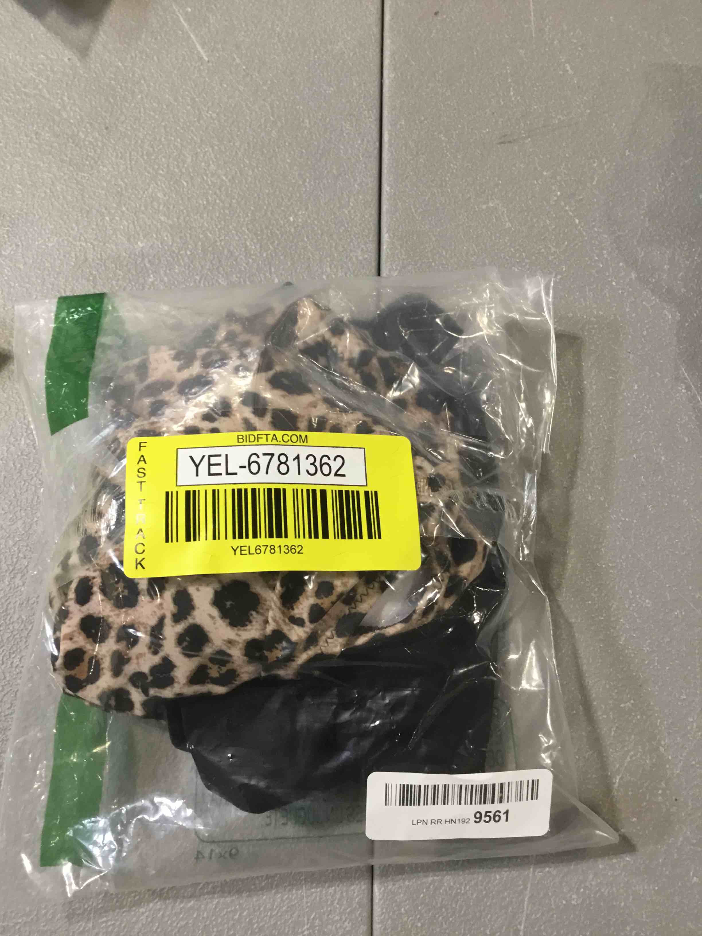https://s3.amazonaws.com/lotting-images-prod/bidfta/YEL6781362_1726601565172.jpeg