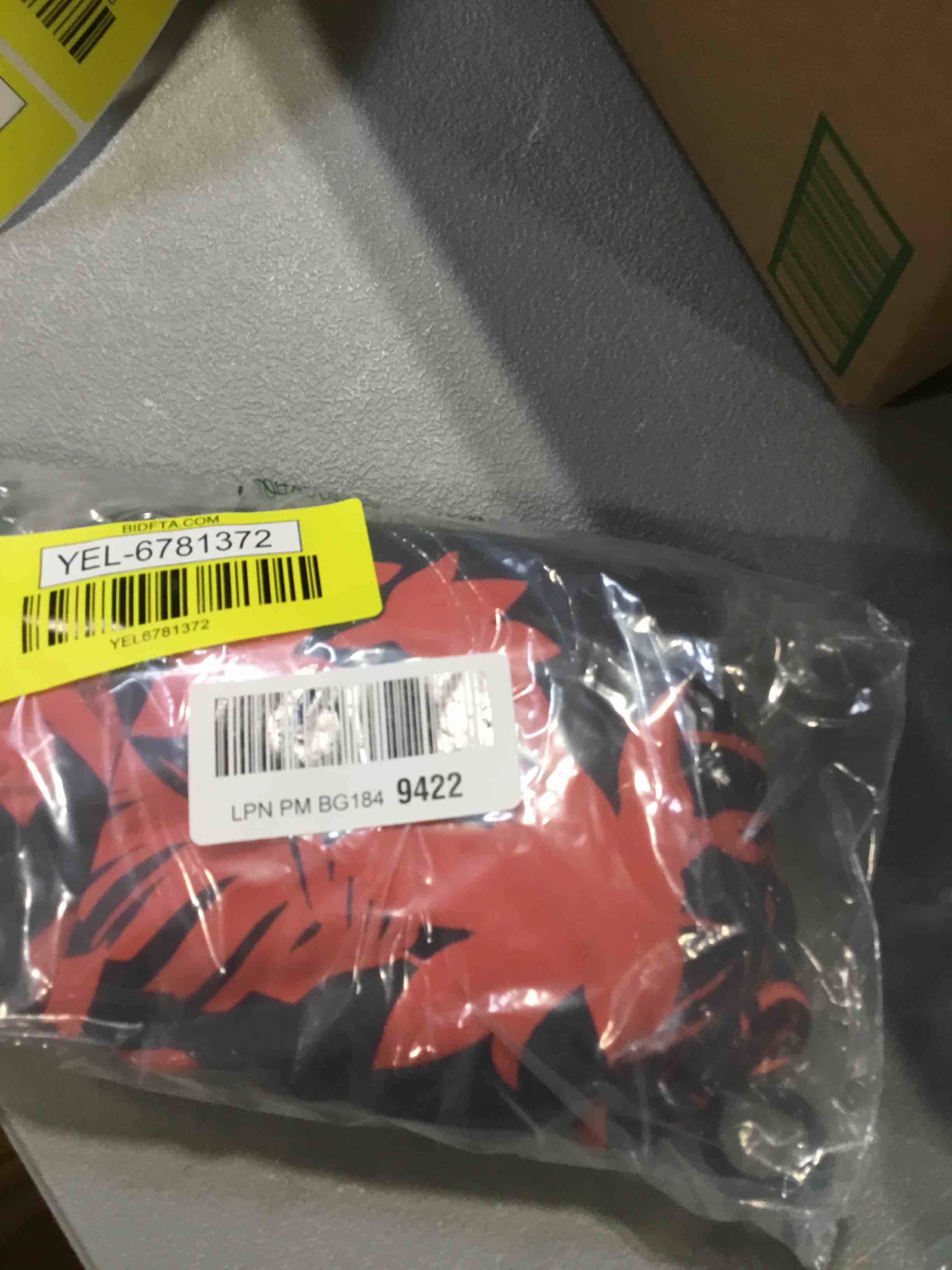 https://s3.amazonaws.com/lotting-images-prod/bidfta/YEL6781372_1726602459342.jpeg