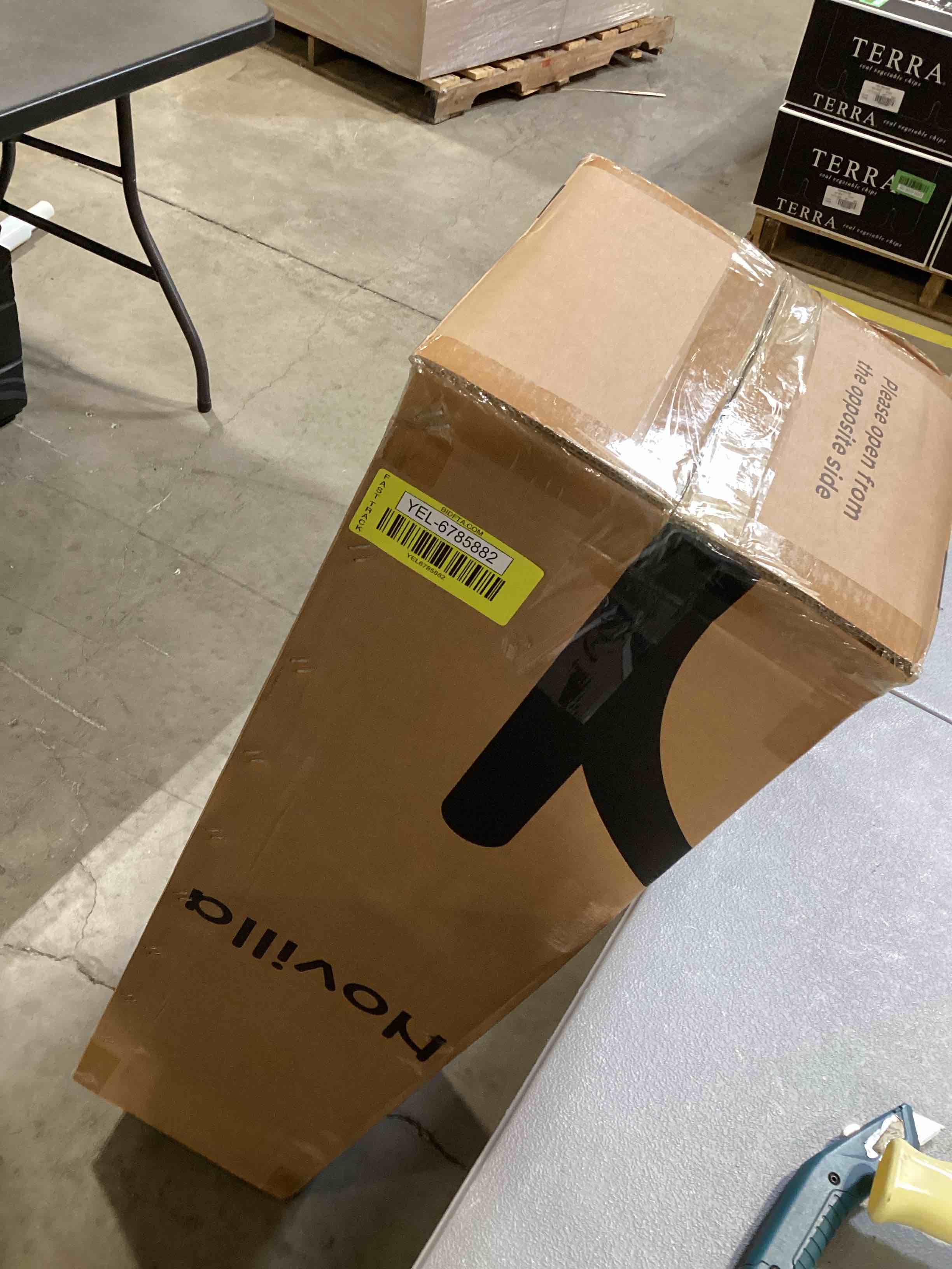 https://s3.amazonaws.com/lotting-images-prod/bidfta/YEL6785882_1724251804132.jpeg