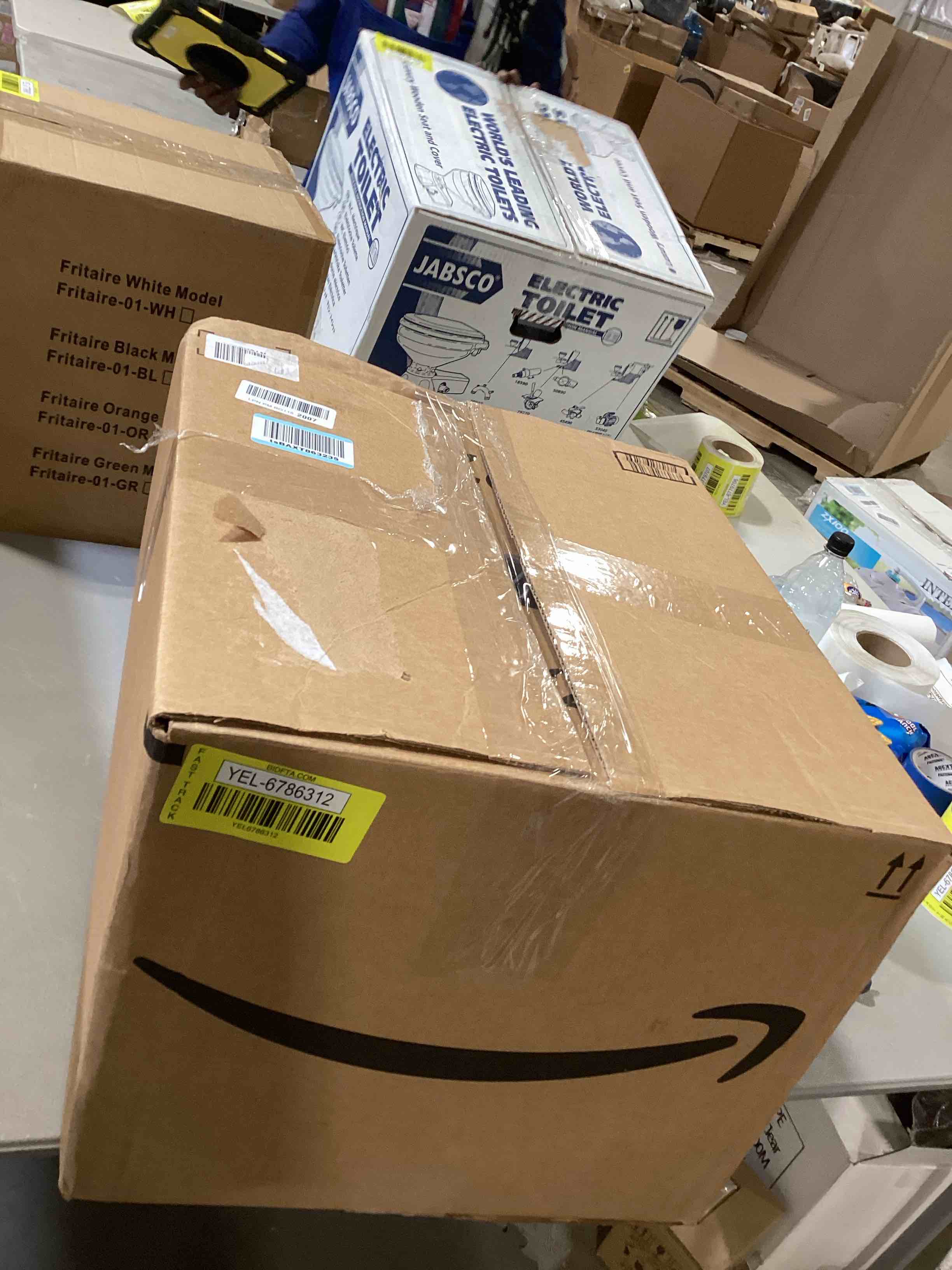 https://s3.amazonaws.com/lotting-images-prod/bidfta/YEL6786312_1724438269979.jpeg